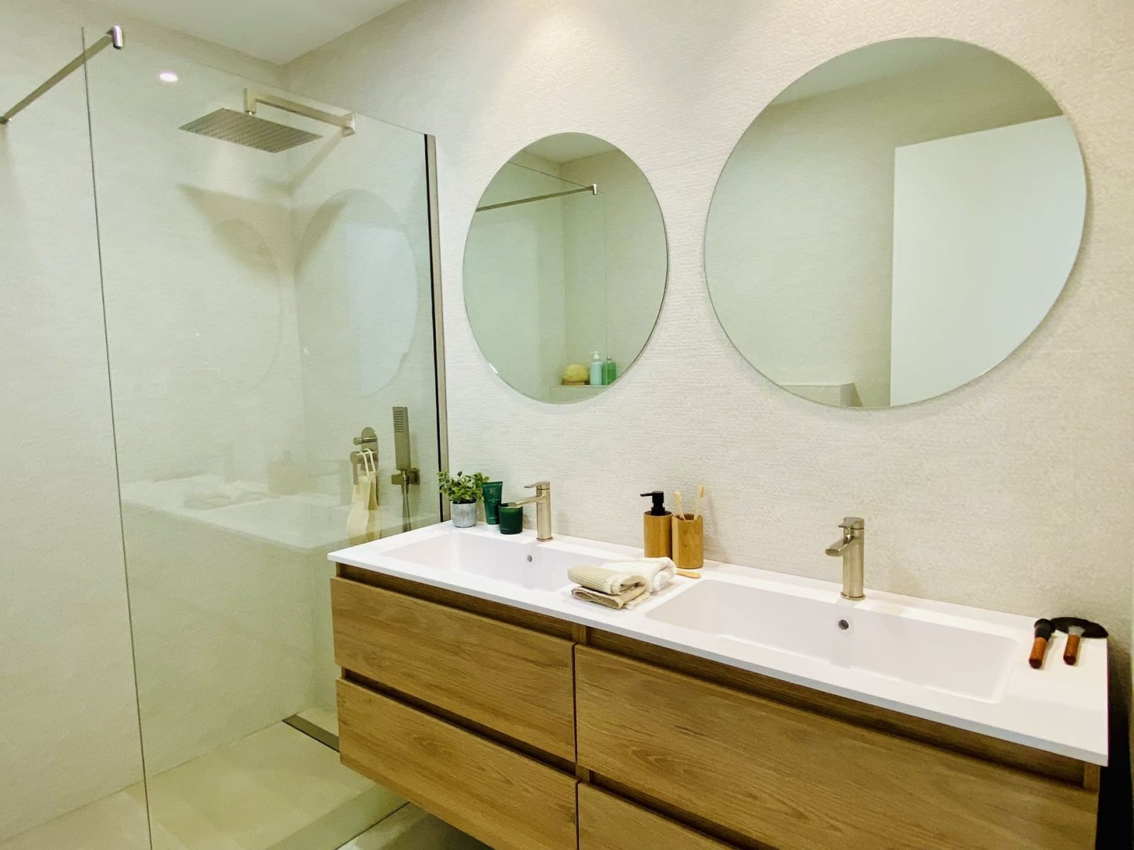 Im charmanten Ort Pilar de la Horadada gelegen, bietet dieser Wohnkomplex eine Auswahl an hohen und niedrigen Bungalows, die darauf ausgelegt sind, d