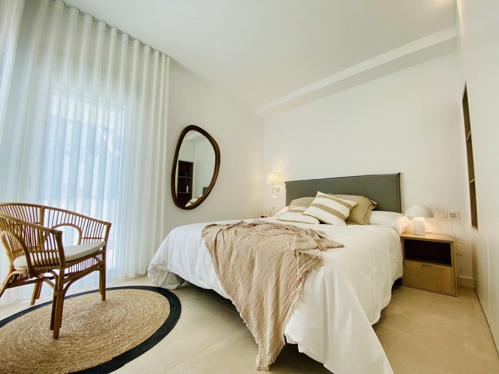 Im charmanten Ort Pilar de la Horadada gelegen, bietet dieser Wohnkomplex eine Auswahl an hohen und niedrigen Bungalows, die darauf ausgelegt sind, d