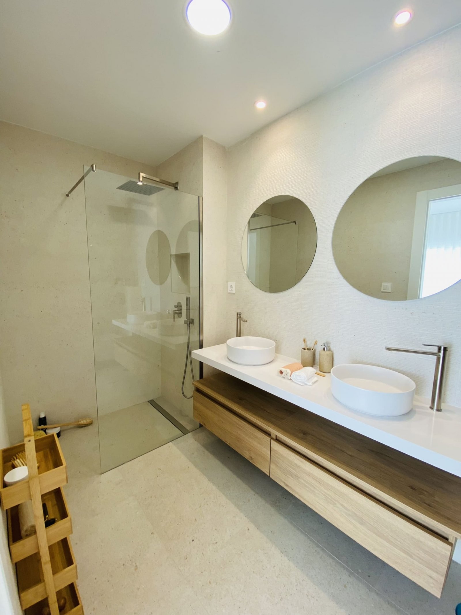 Im charmanten Ort Pilar de la Horadada gelegen, bietet dieser Wohnkomplex eine Auswahl an hohen und niedrigen Bungalows, die darauf ausgelegt sind, d