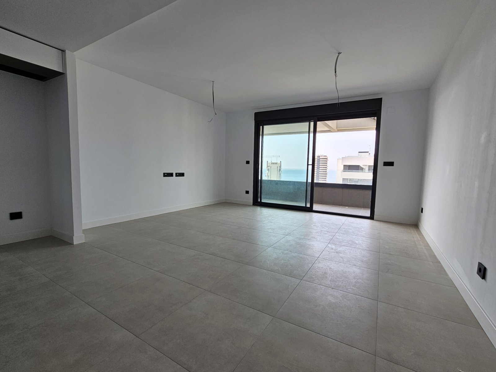  In der charmanten Stadt Calpe gelegen, bietet dieses exklusive Penthouse-Ensemble ein einzigartiges Wohnerlebnis mit beeindruckendem Meerblick. Mit n