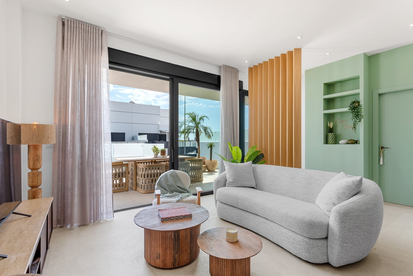 In der charmanten Ortschaft Dolores gelegen, bietet diese exklusive Sammlung von 10 Reihenhäusern eine ideale Wohnumgebung für diejenigen, die Ruhe u