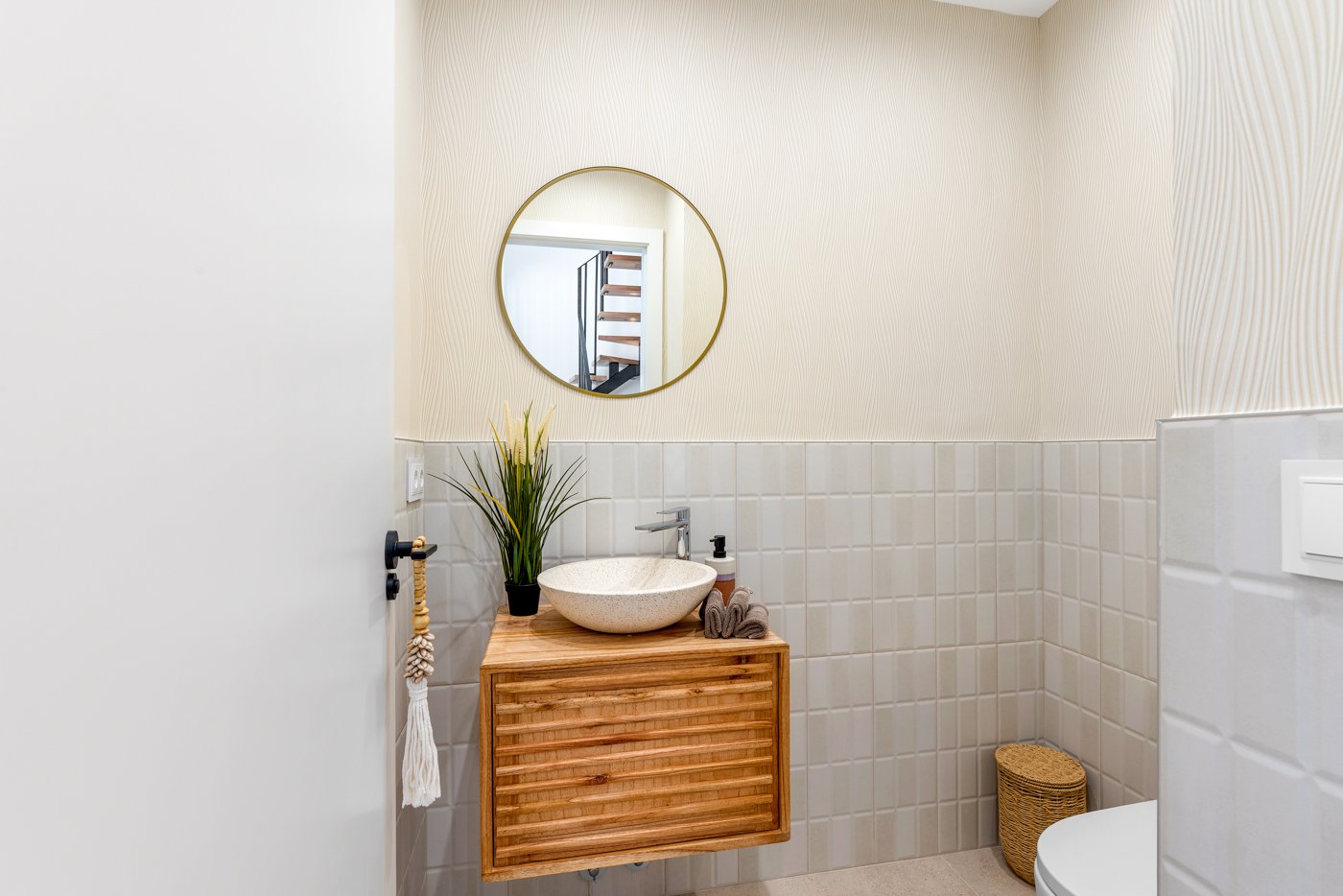 In der charmanten Ortschaft Dolores gelegen, bietet diese exklusive Sammlung von 10 Reihenhäusern eine ideale Wohnumgebung für diejenigen, die Ruhe u