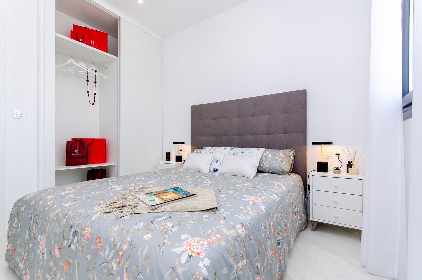  In der charmanten Stadt Orihuela gelegen, bietet dieser Wohnkomplex 39 unabhängige Häuser, die durch ihr modernes und funktionales Design hervorstech