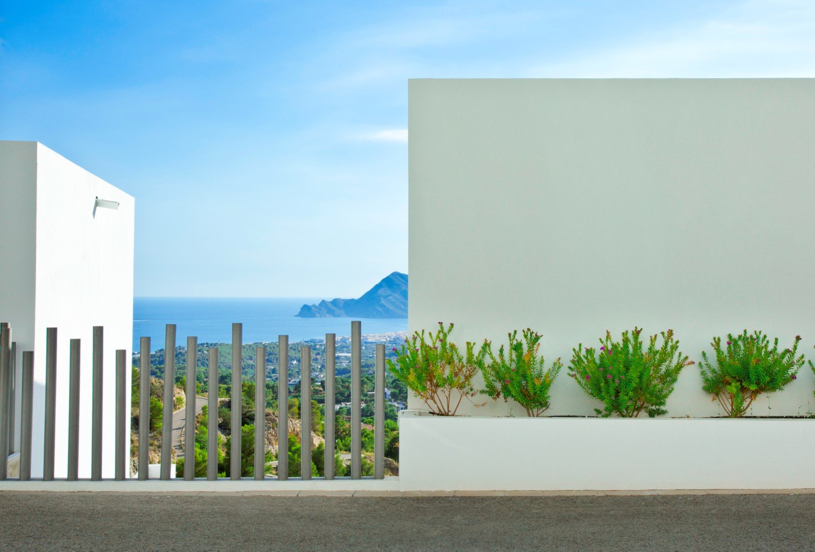  Diese Immobilien befinden sich in der exklusiven Ortschaft Altea und bieten ein einzigartiges Wohnerlebnis mit beeindruckendem Meerblick. Die Anlage 