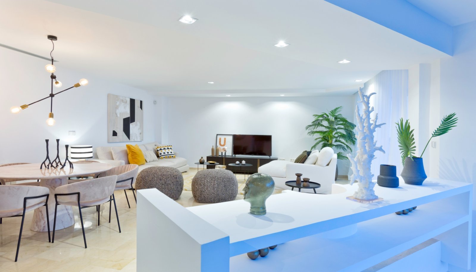  Diese Immobilien befinden sich in der exklusiven Ortschaft Altea und bieten ein einzigartiges Wohnerlebnis mit beeindruckendem Meerblick. Die Anlage 