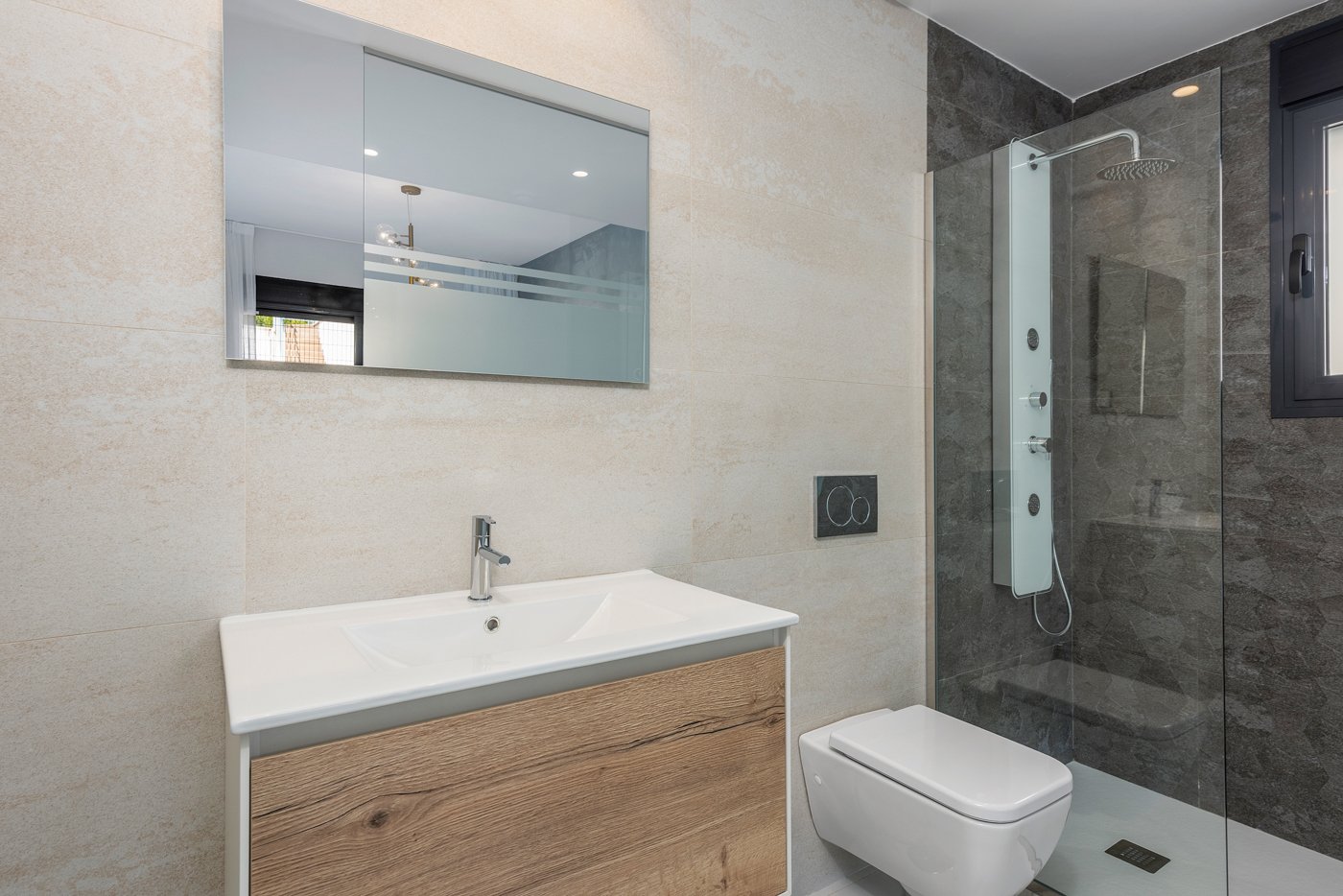 In der charmanten Ortschaft San Miguel de Salinas gelegen, bietet dieser exklusive Wohnkomplex eine Auswahl von 8 Bungalows, aufgeteilt in High-Bunga