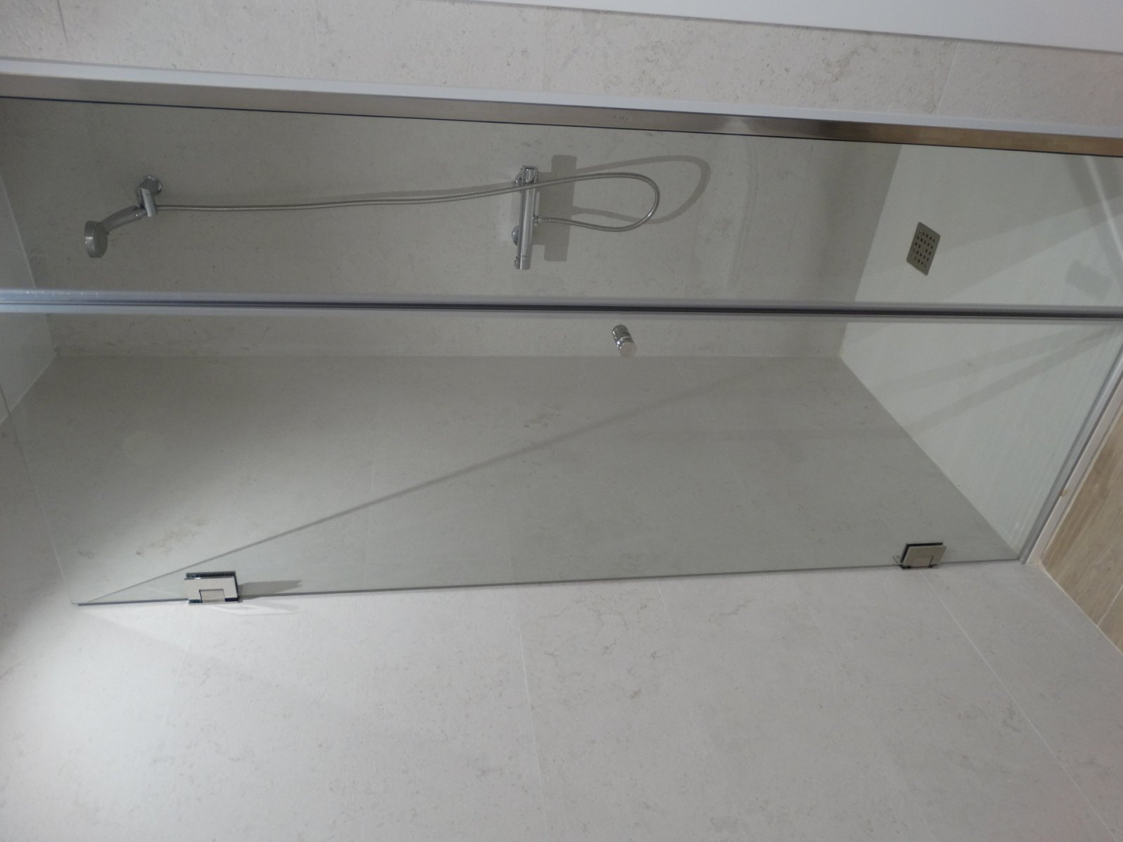  Im charmanten Ort Pilar de la Horadada gelegen, bietet diese Wohnanlage eine Auswahl von 28 Bungalows, die darauf ausgelegt sind, die Bedürfnisse der