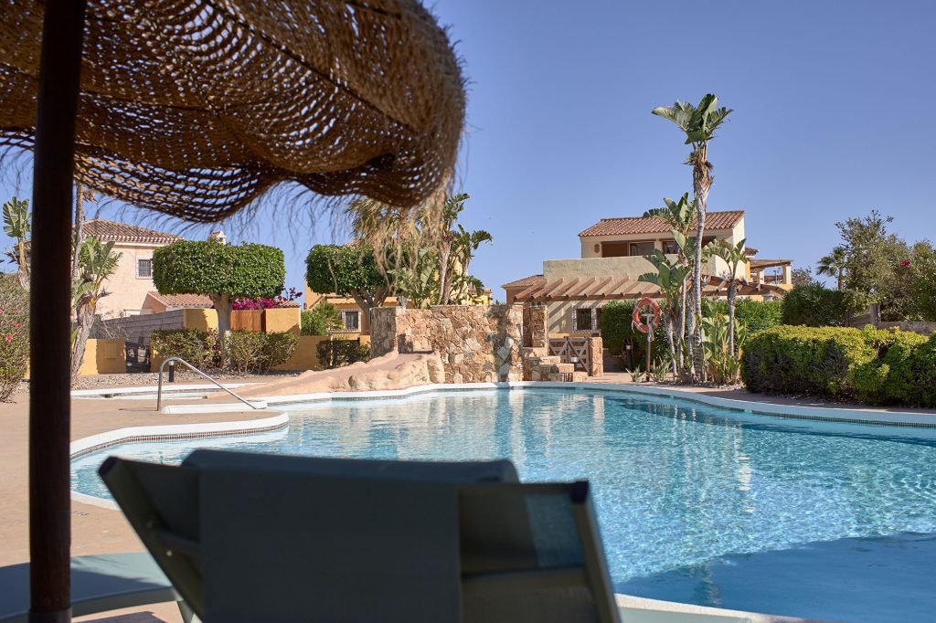 In der charmanten Ortschaft Cuevas del Almanzora gelegen, bietet diese exklusive Wohnanlage 13 unabhängige Wohnhäuser, die für diejenigen entworfen w