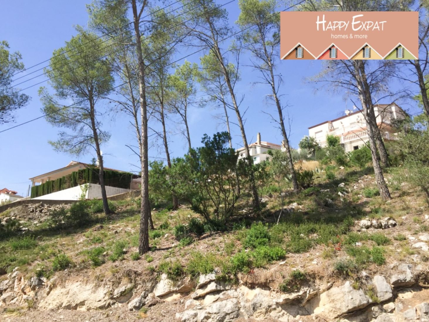 Schönes Grundstück in Can Suria, Olivella.
Dieses Grundstück befindet sich in der Nähe eines der Haupteingänge zur Urbanisation und eignet sich he