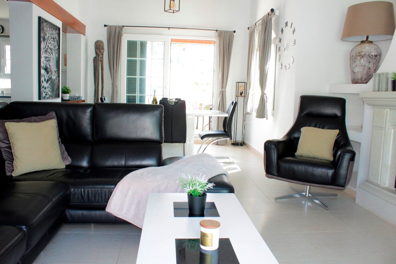  Spanische Villa in erster Reihe mit fantastischem Blick auf den Golfplatz – Villamartín, Fortuna II&#13;&#13;
Diese charmante, freistehende Villa in 