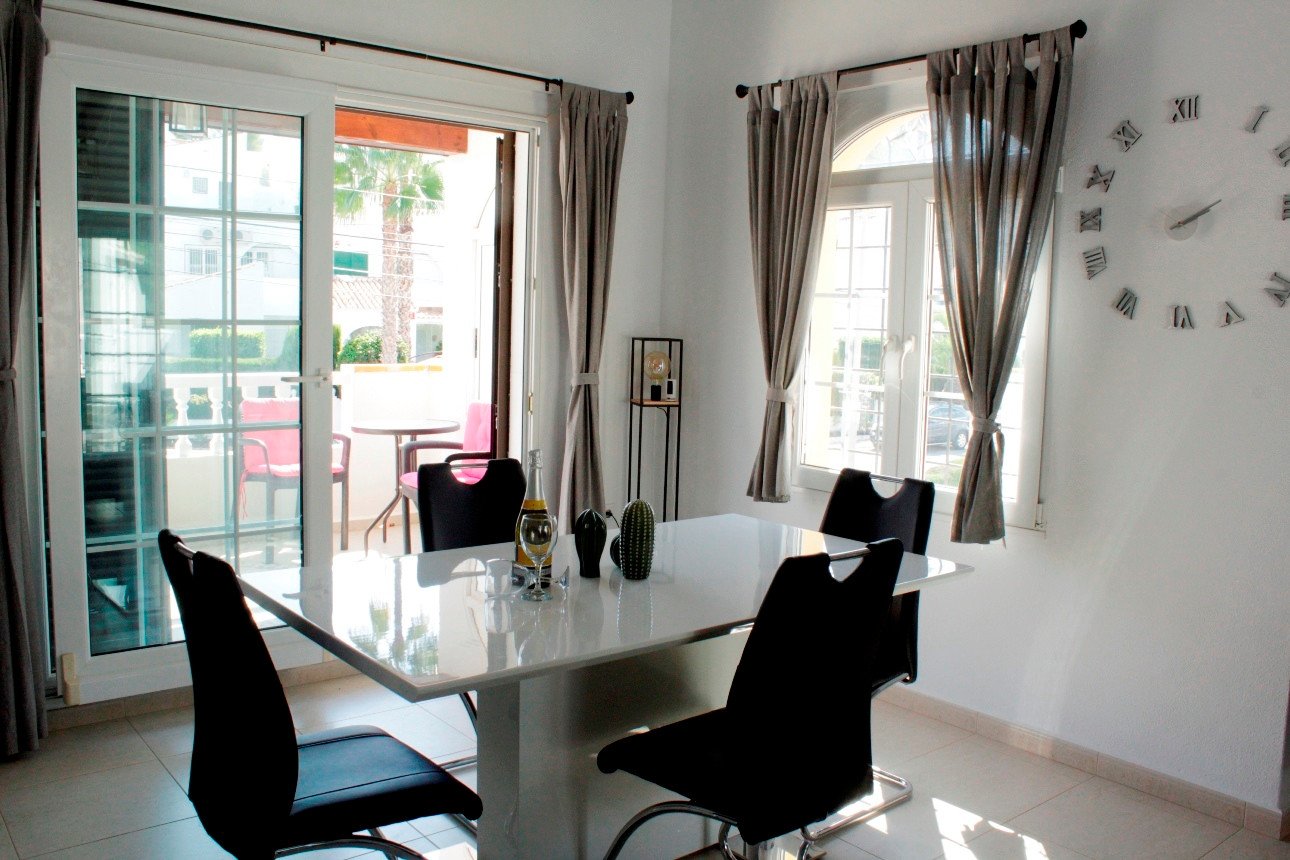  Spanische Villa in erster Reihe mit fantastischem Blick auf den Golfplatz – Villamartín, Fortuna II&#13;&#13;
Diese charmante, freistehende Villa in 