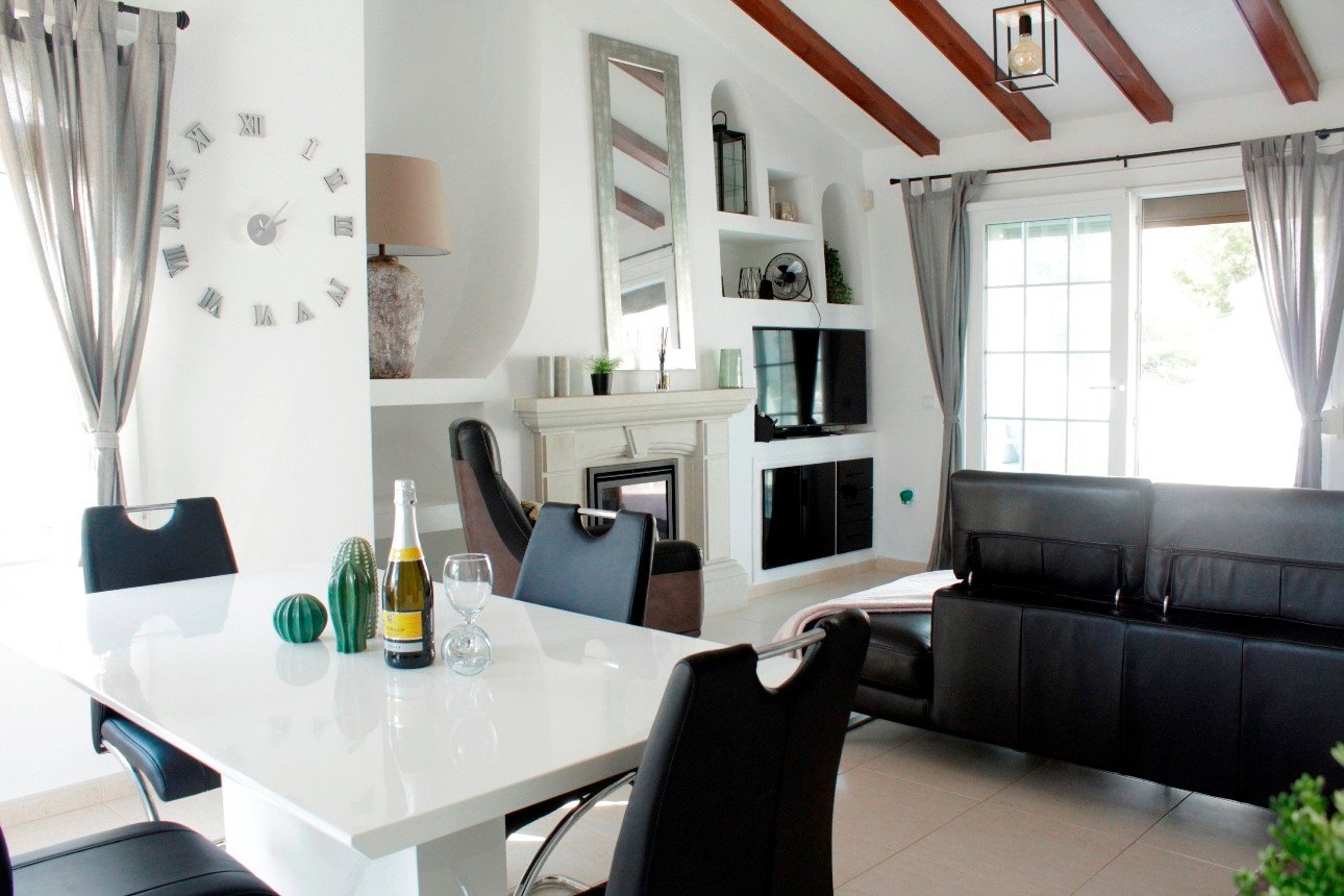  Spanische Villa in erster Reihe mit fantastischem Blick auf den Golfplatz – Villamartín, Fortuna II&#13;&#13;
Diese charmante, freistehende Villa in 