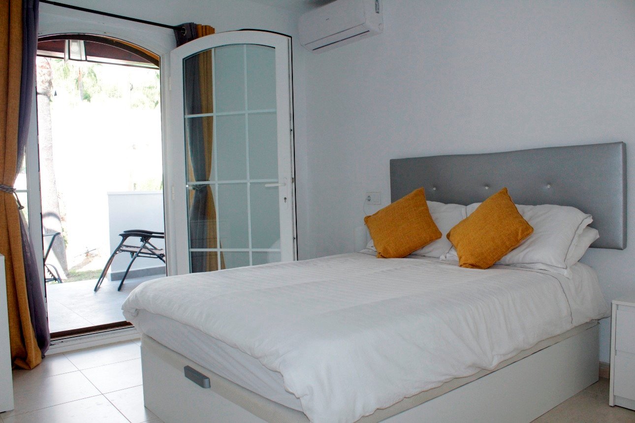  Spanische Villa in erster Reihe mit fantastischem Blick auf den Golfplatz – Villamartín, Fortuna II&#13;&#13;
Diese charmante, freistehende Villa in 