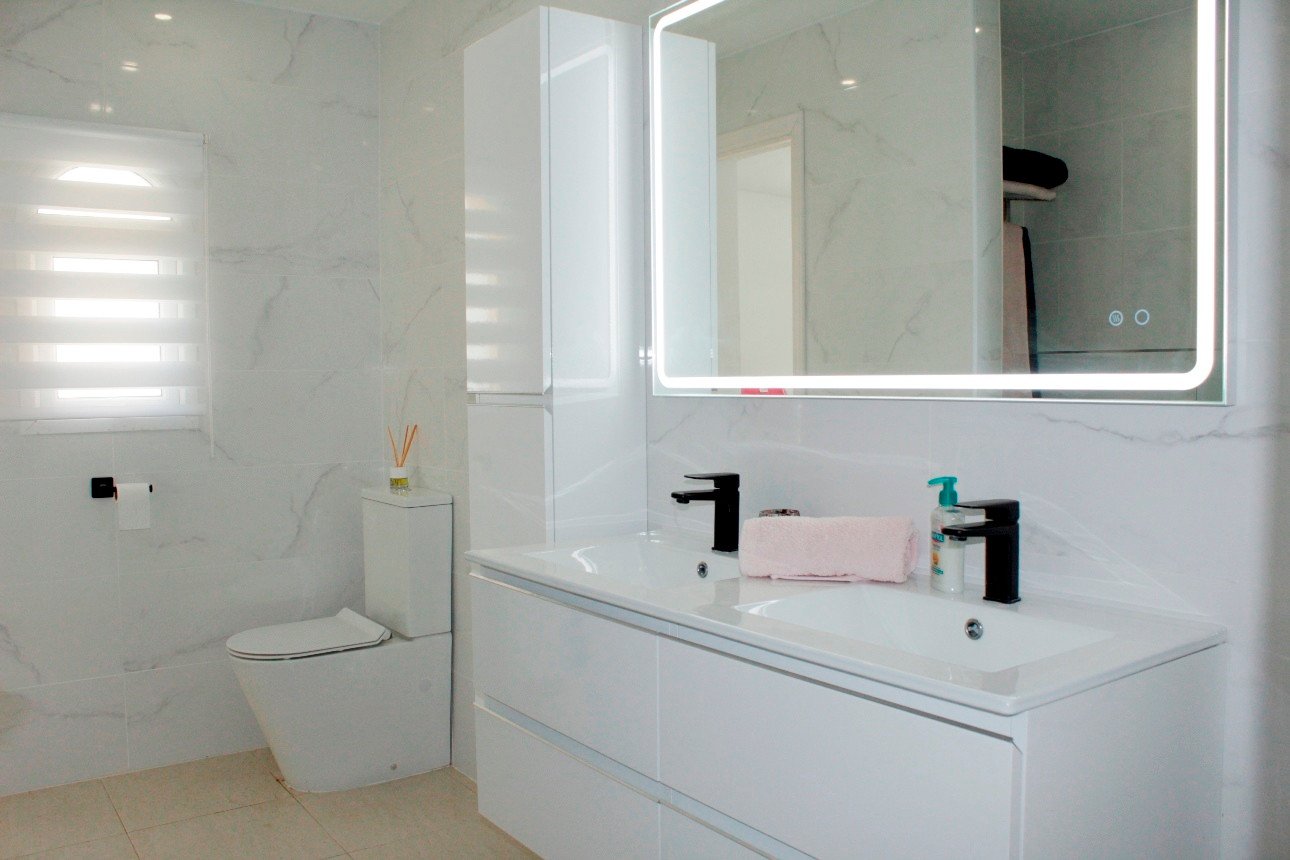  Spanische Villa in erster Reihe mit fantastischem Blick auf den Golfplatz – Villamartín, Fortuna II&#13;&#13;
Diese charmante, freistehende Villa in 