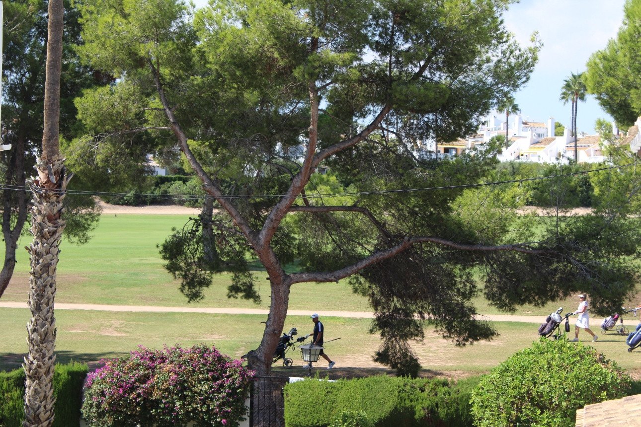  Spanische Villa in erster Reihe mit fantastischem Blick auf den Golfplatz – Villamartín, Fortuna II&#13;&#13;
Diese charmante, freistehende Villa in 