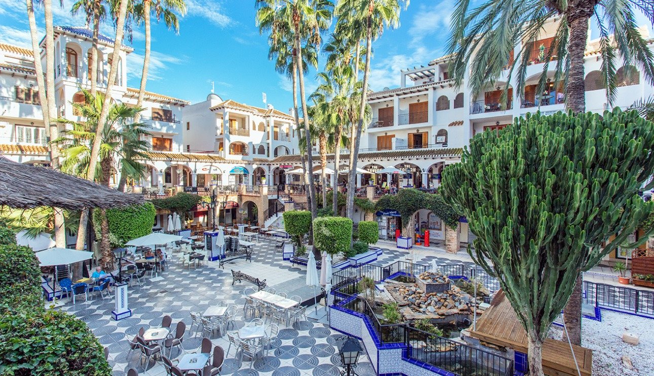  Spanische Villa in erster Reihe mit fantastischem Blick auf den Golfplatz – Villamartín, Fortuna II&#13;&#13;
Diese charmante, freistehende Villa in 