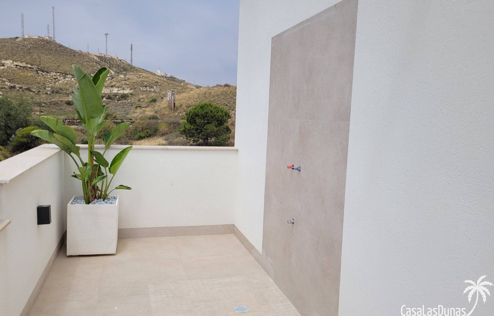  In dieser wunderschönen Villa am Strand atmen Sie Meer, Wärme, aber vor allem Fantasie und Ruhe. Es ist nur 200 Meter (!) von einem wunderschönen Str