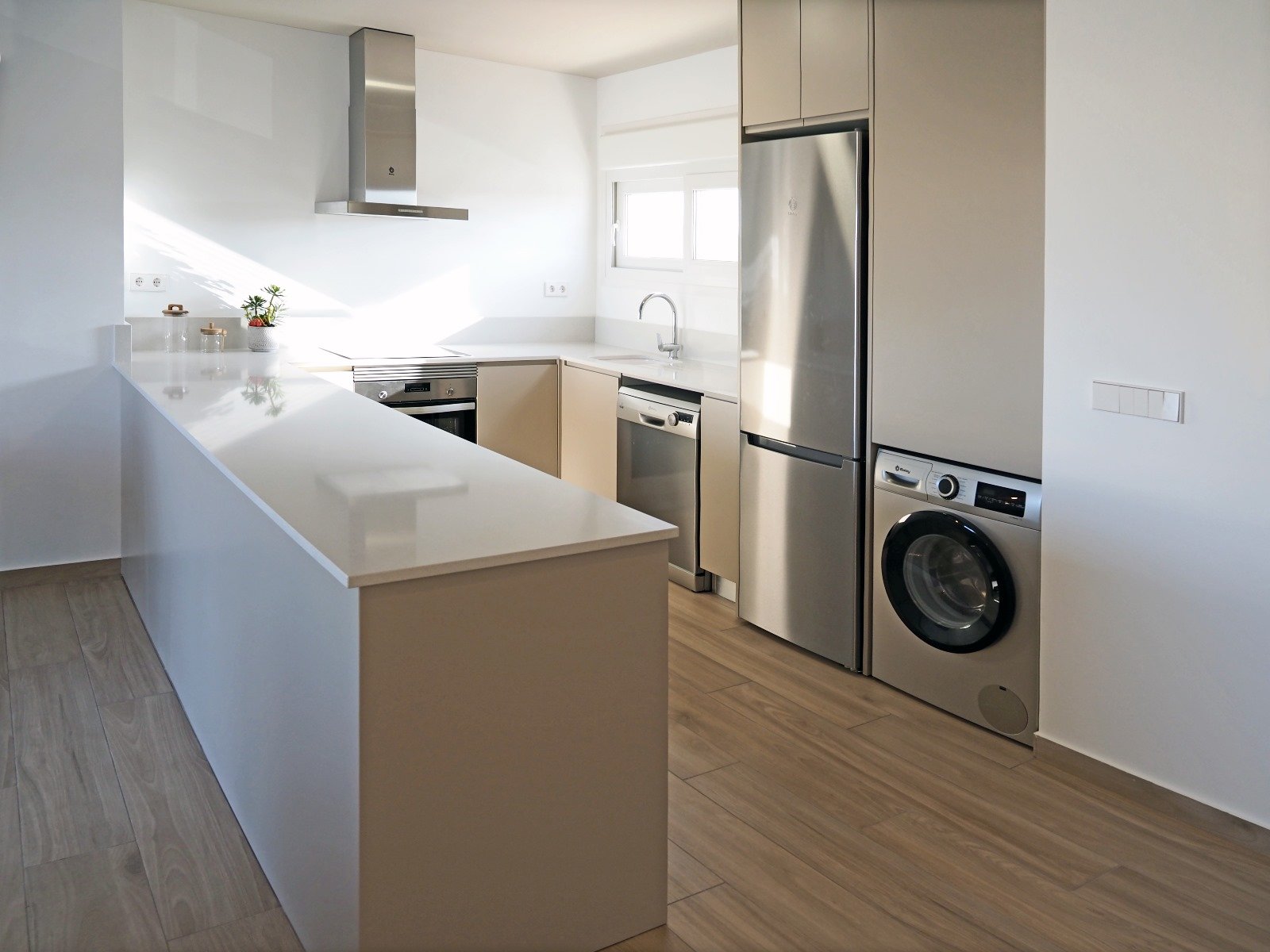  In der charmanten Stadt Orihuela gelegen, bietet diese Wohnanlage eine Vielzahl von Wohnmöglichkeiten, die unterschiedlichen Bedürfnissen und Lebenss