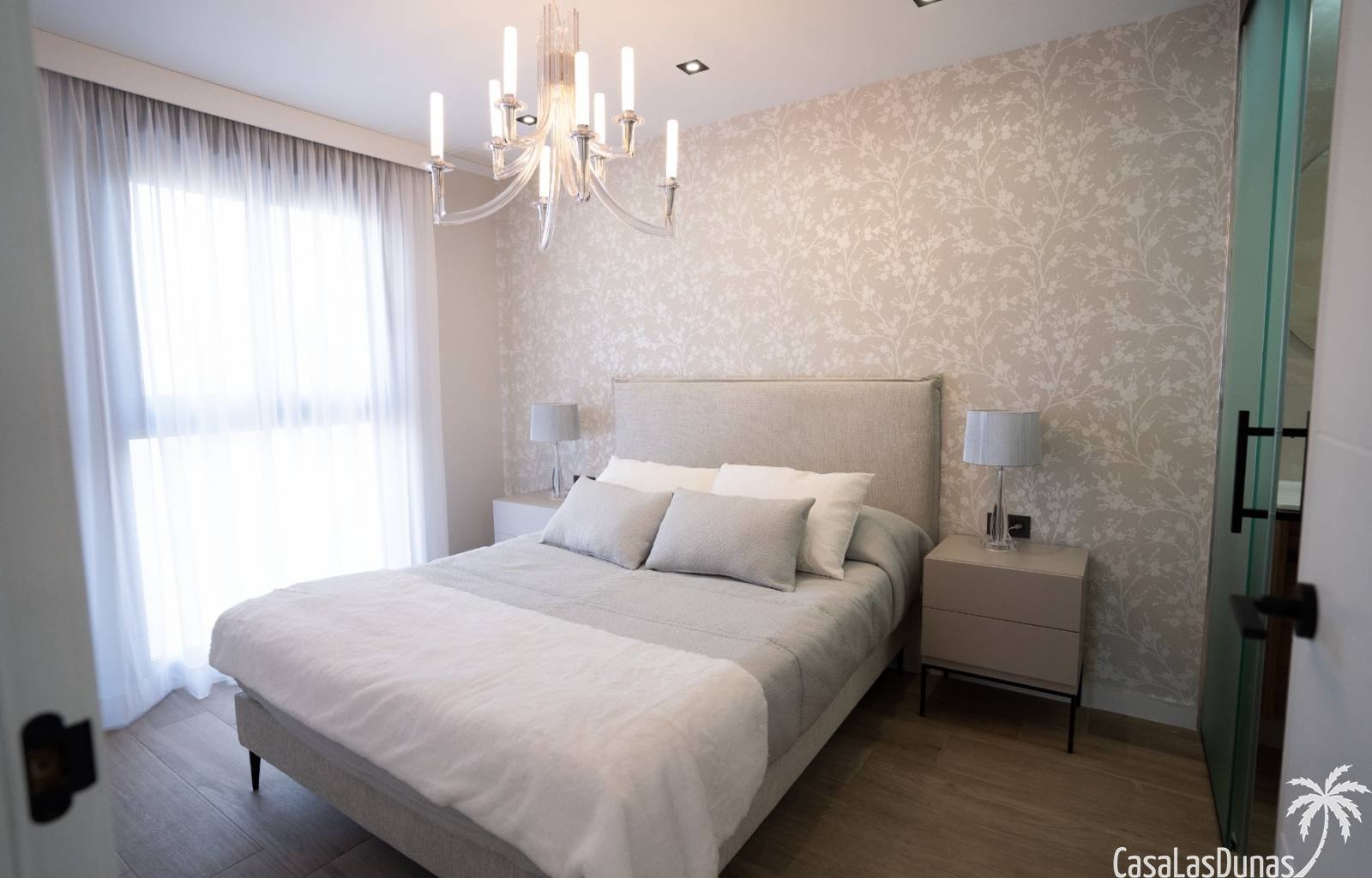  An der Costa Blanca Süd, in Pilar de la Horadada, finden wir diesen prächtigen, kürzlich erbauten Komplex mit mehreren Wohnungen. Es gibt Häuser mit 