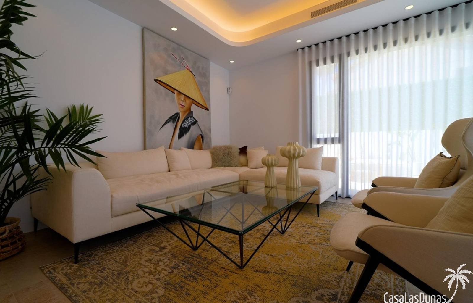  Deze exclusieve villas beschikken over 3 slaapkamers en 3 badkamers, én buitenzwembad, een carport en een fraai aangelegde tuin. Gelegen in het zonni