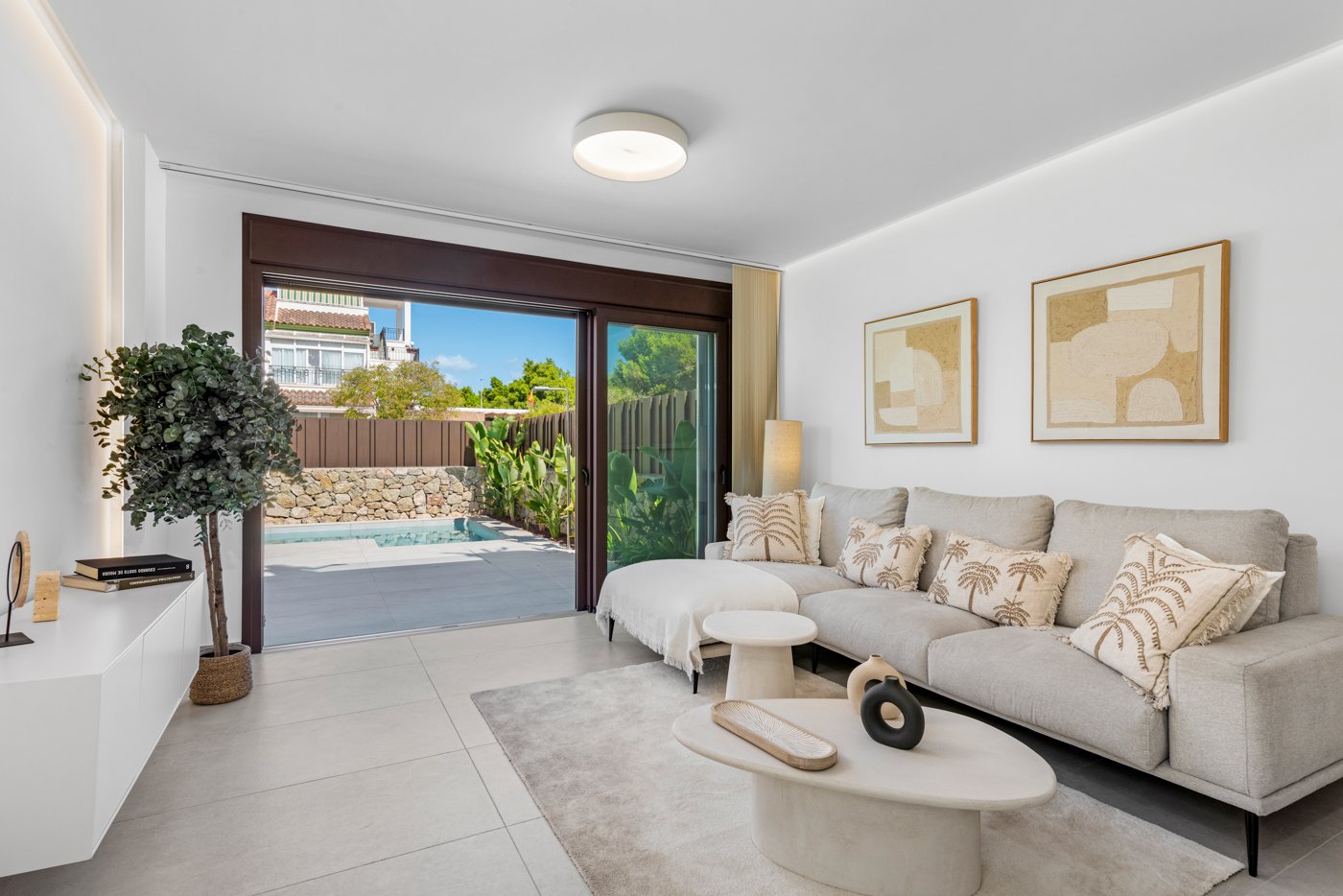  Im charmanten Ort Pilar de la Horadada gelegen, bietet dieses Ensemble freistehender Chalets eine einzigartige Gelegenheit, das Leben an der Costa Bl