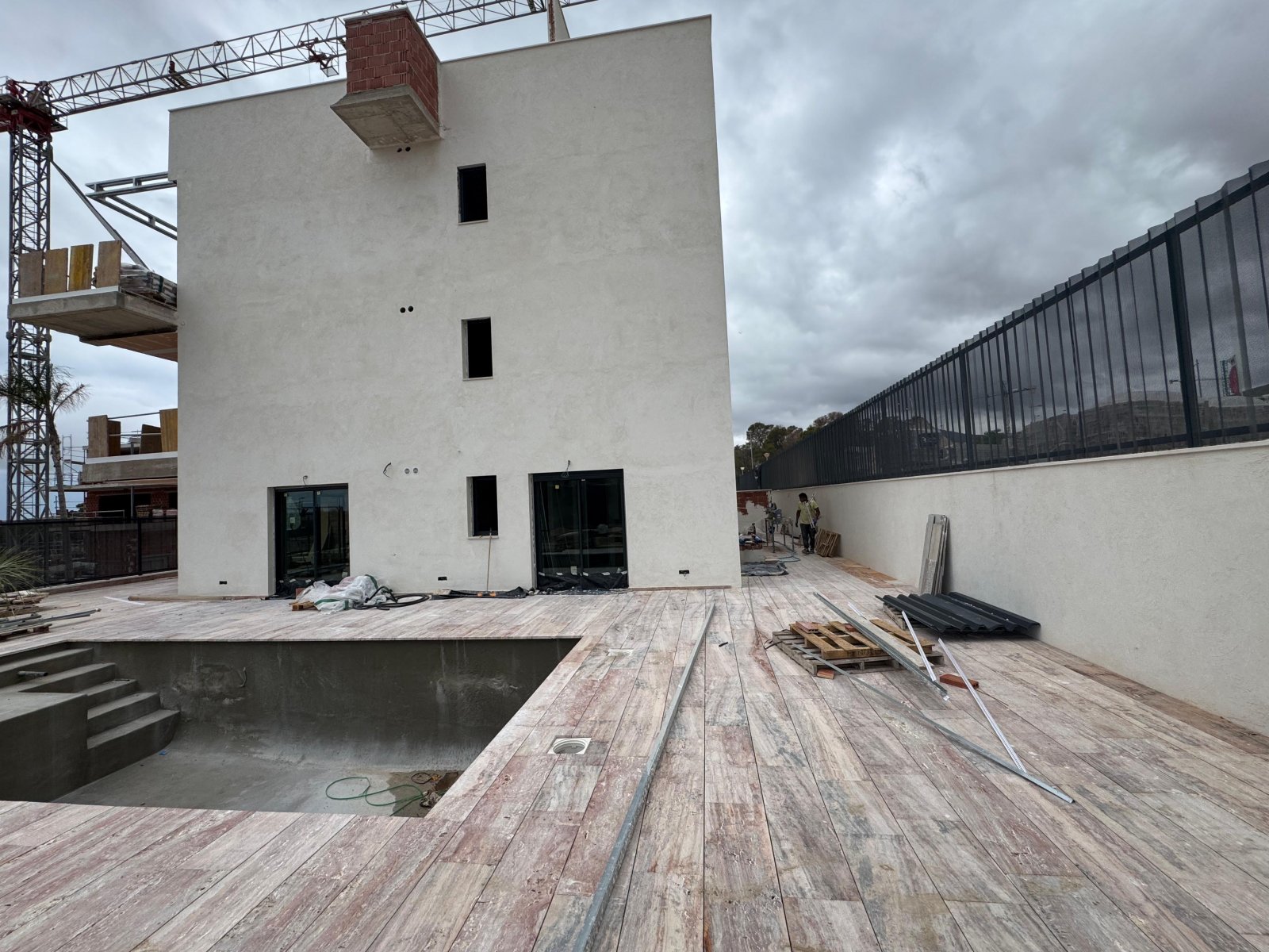  In der charmanten Stadt Finestrat gelegen, bietet dieses Wohnresort eine Auswahl von 24 Wohnungen mit Meerblick, verteilt auf Apartments, Erdgeschoss