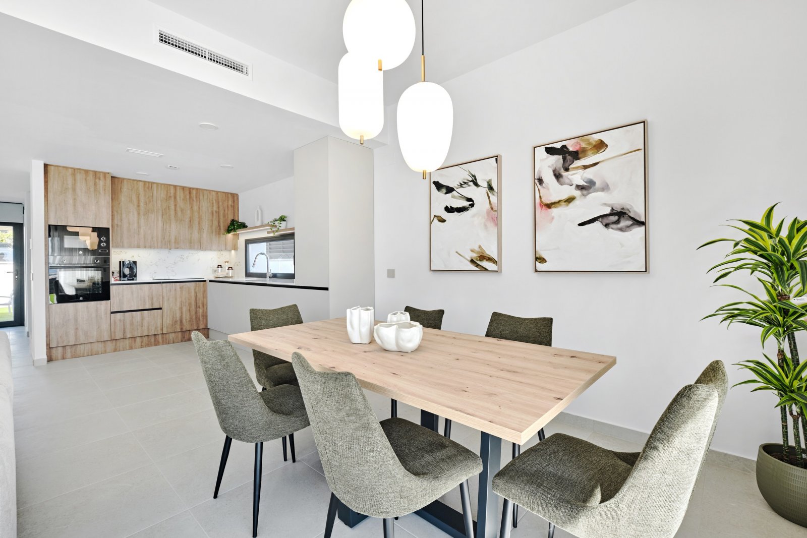  In der charmanten Umgebung von San Miguel de Salinas gelegen, bietet dieser exklusive Wohnkomplex 24 Immobilien, die für diejenigen entworfen wurden,