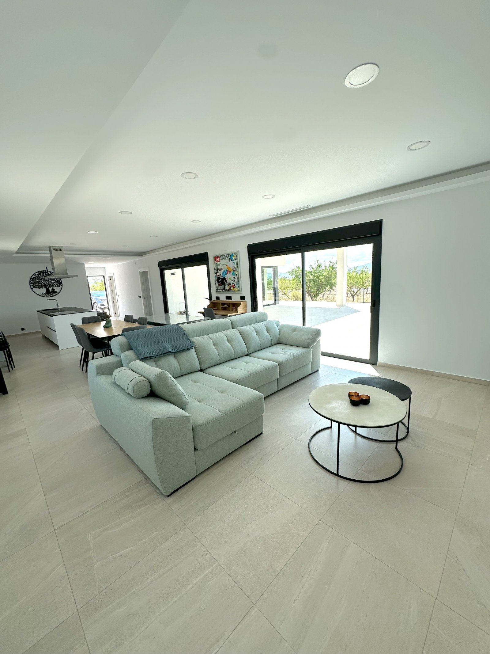  In der charmanten Ortschaft Pinoso gelegen, bietet diese exklusive Sammlung von 13 Einfamilienhäusern eine ideale Umgebung für diejenigen, die Ruhe u