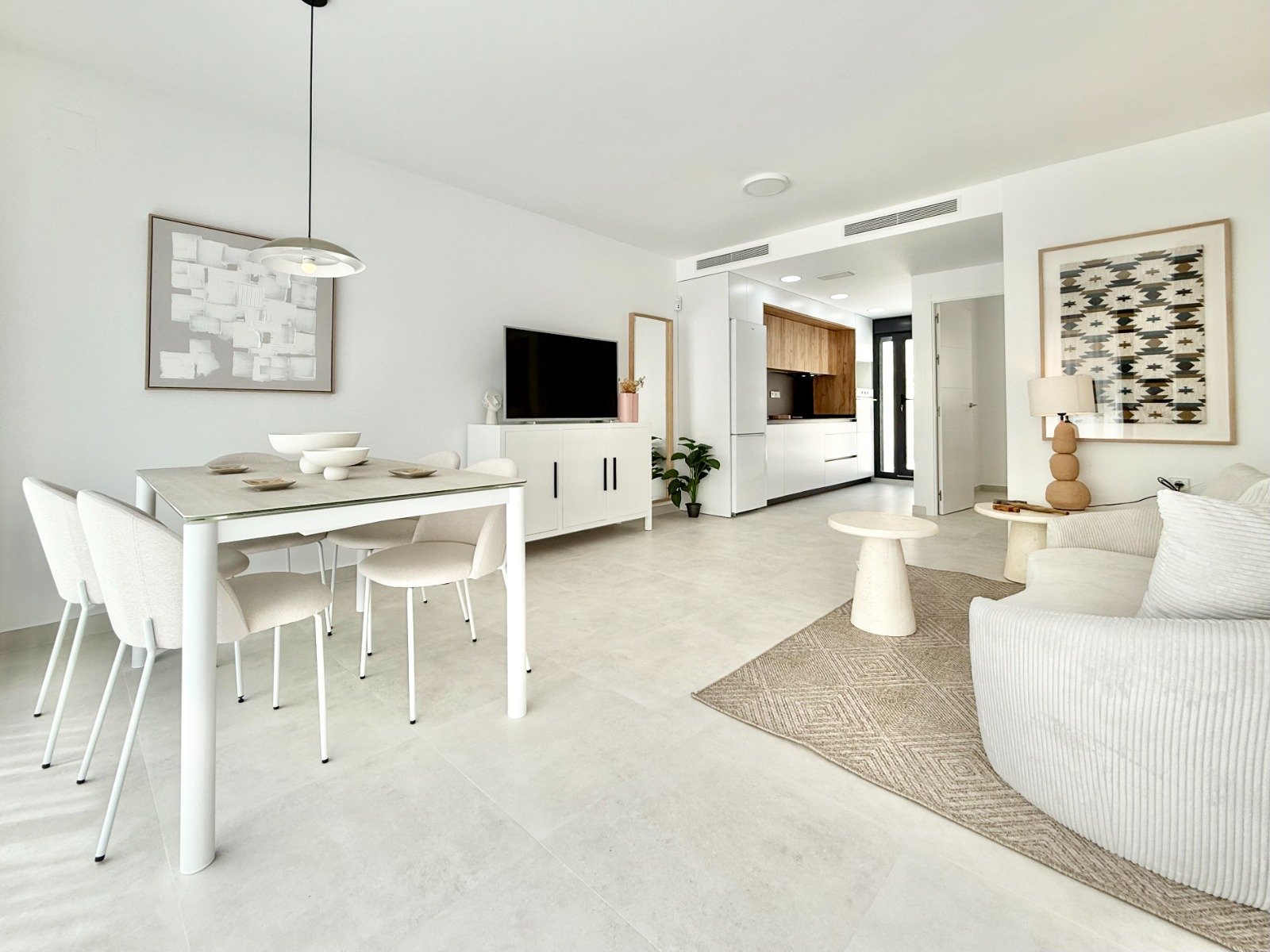  In der charmanten Stadt Cox gelegen, bietet dieses Ensemble von Reihenhäusern eine einzigartige Gelegenheit für diejenigen, die ein Zuhause in einer 