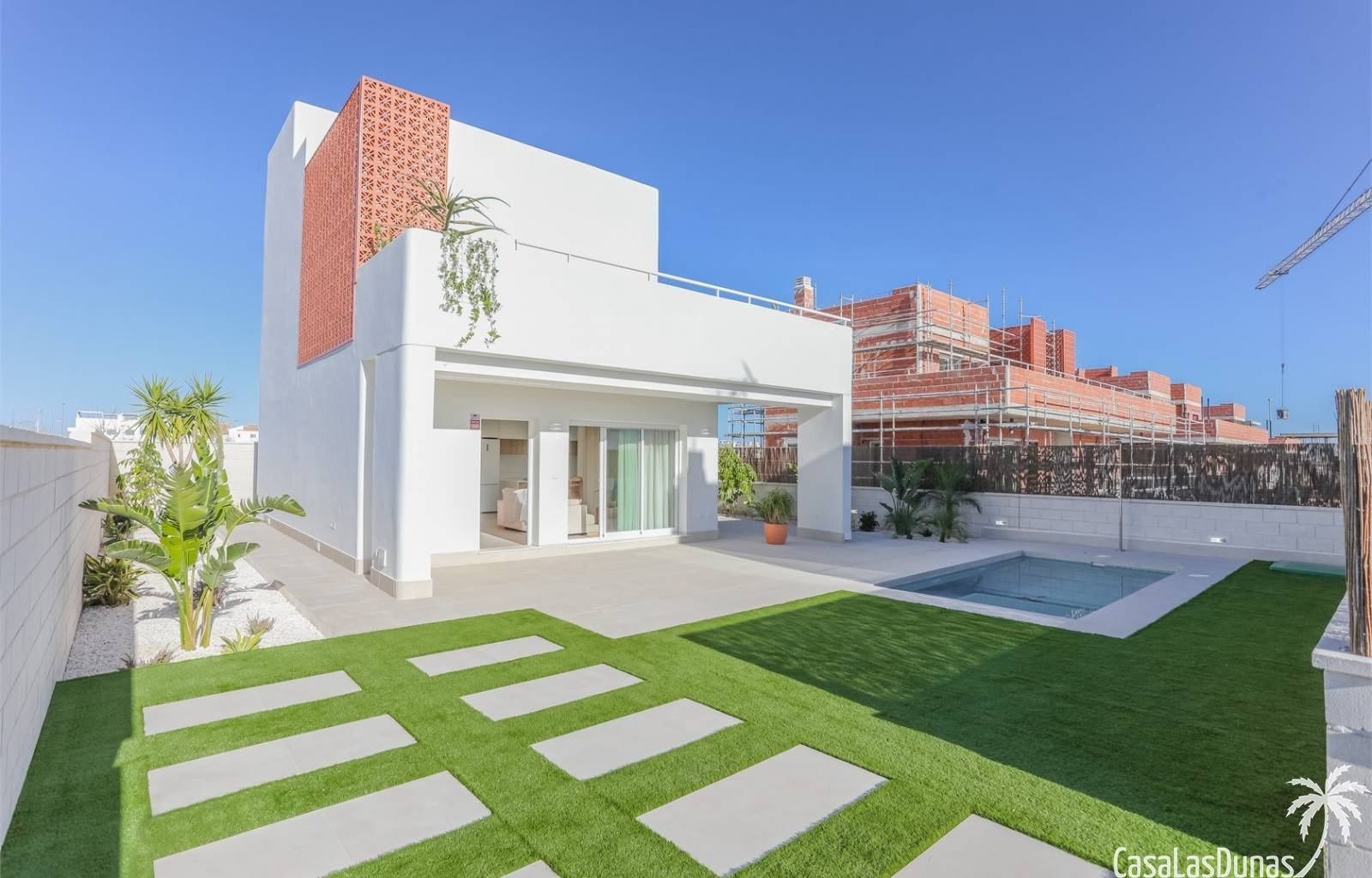 Wir stellen Ihnen diese erstaunlichen Villen vor, in denen sich zeitgenössische Architektur und mediterranes Design treffen. Jedes Element Ihres Zuha