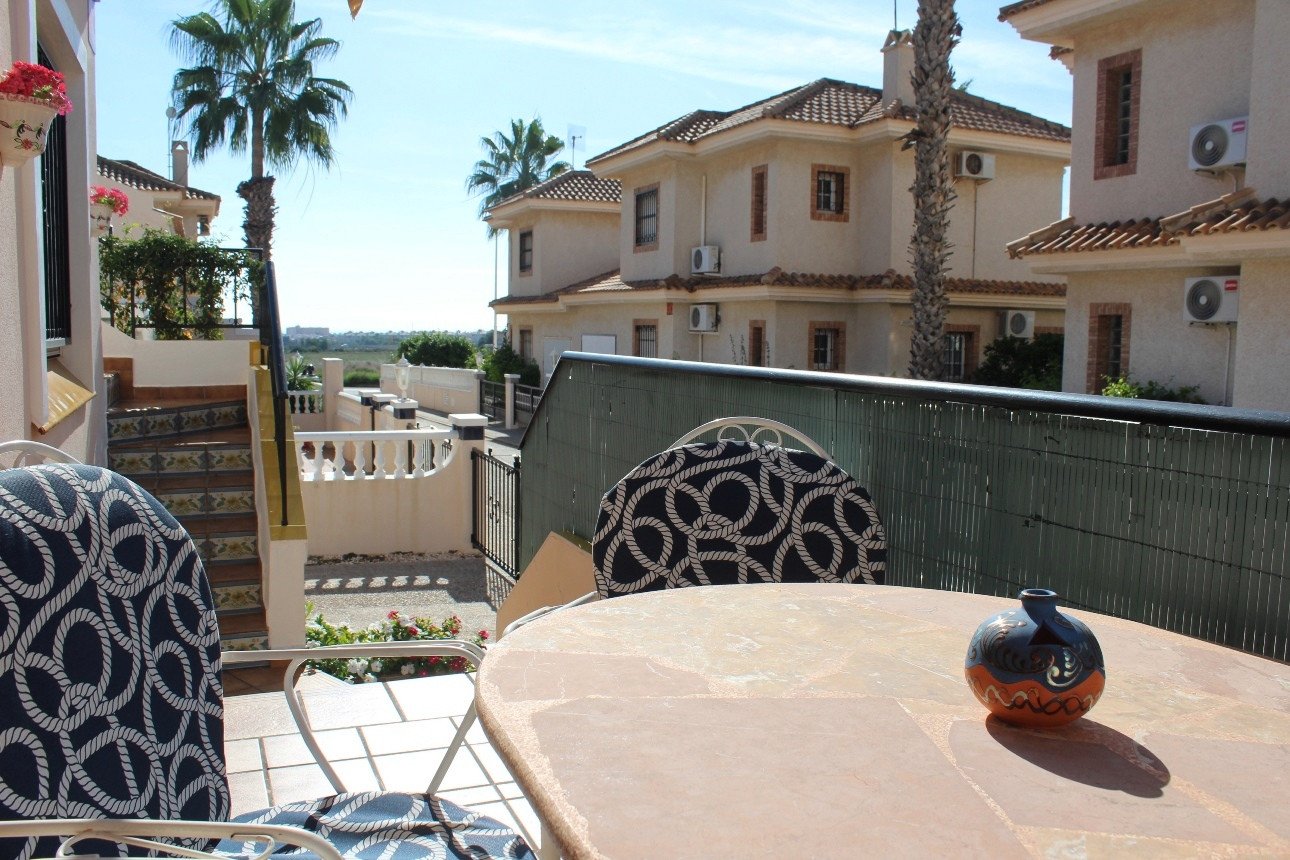  Wunderschöner Bungalow mit 2 Schlafzimmern in Oporto Golf, Los Dolses – Villamartín.&#13;&#13;
Dieser makellose, nach Südwesten ausgerichtete Bungalo