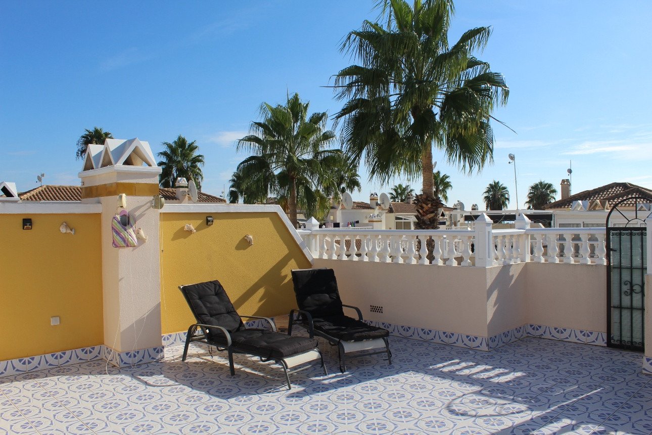  Wunderschöner Bungalow mit 2 Schlafzimmern in Oporto Golf, Los Dolses – Villamartín.&#13;&#13;
Dieser makellose, nach Südwesten ausgerichtete Bungalo