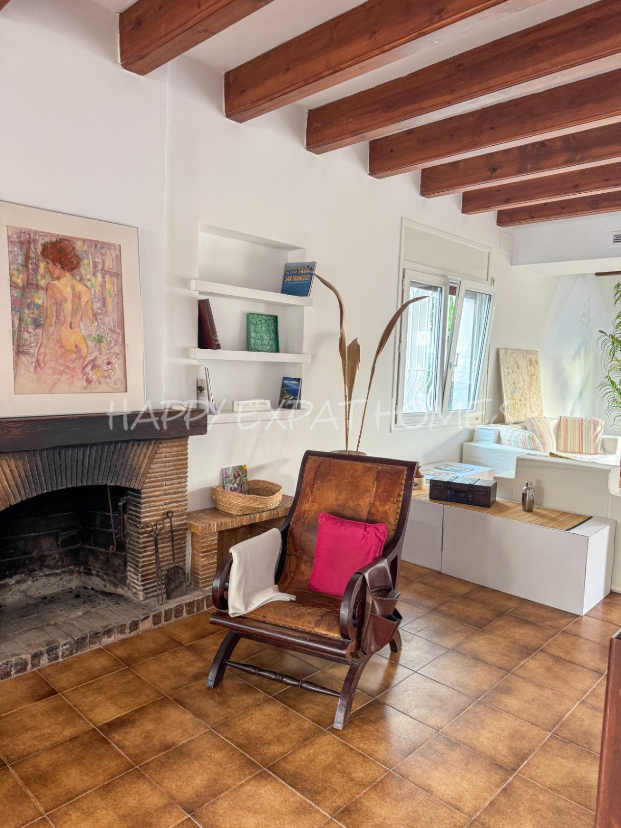 Dieses moderne Haus im mediterranen Stil, das 2024 neu renoviert wurde, befindet sich im Herzen von Sitges, nur einen kurzen Spaziergang von der Aveni