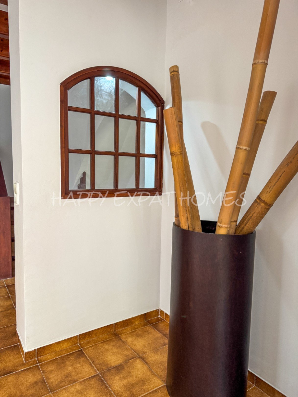 Dieses moderne Haus im mediterranen Stil, das 2024 neu renoviert wurde, befindet sich im Herzen von Sitges, nur einen kurzen Spaziergang von der Aveni