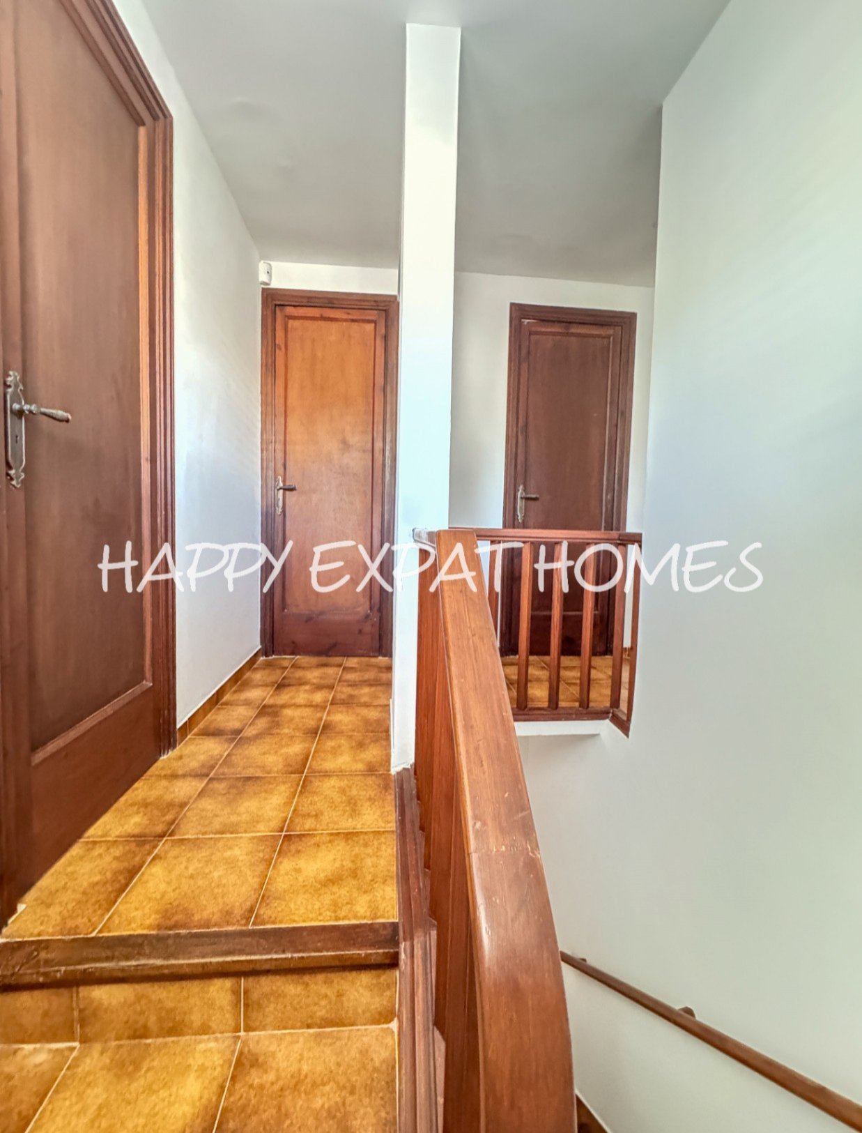 Dieses moderne Haus im mediterranen Stil, das 2024 neu renoviert wurde, befindet sich im Herzen von Sitges, nur einen kurzen Spaziergang von der Aveni