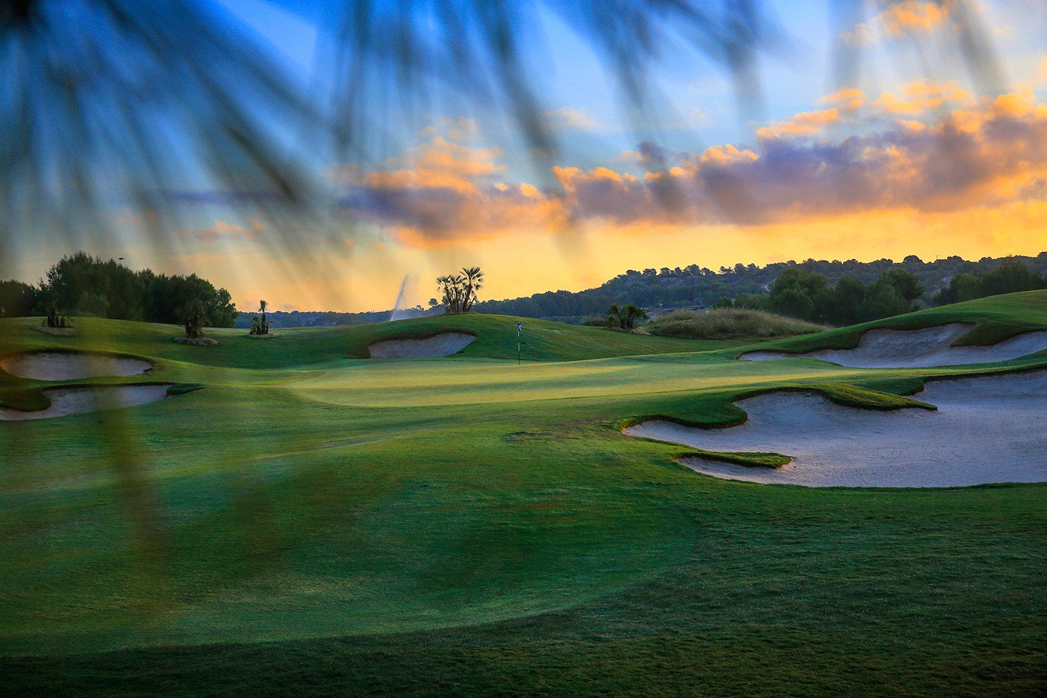  Die außergewöhnliche, 150 m² große, komplett möblierte Luxusvilla „Key Ready” befindet sich auf einem großzügigen 699 m² großen Grundstück im renommi
