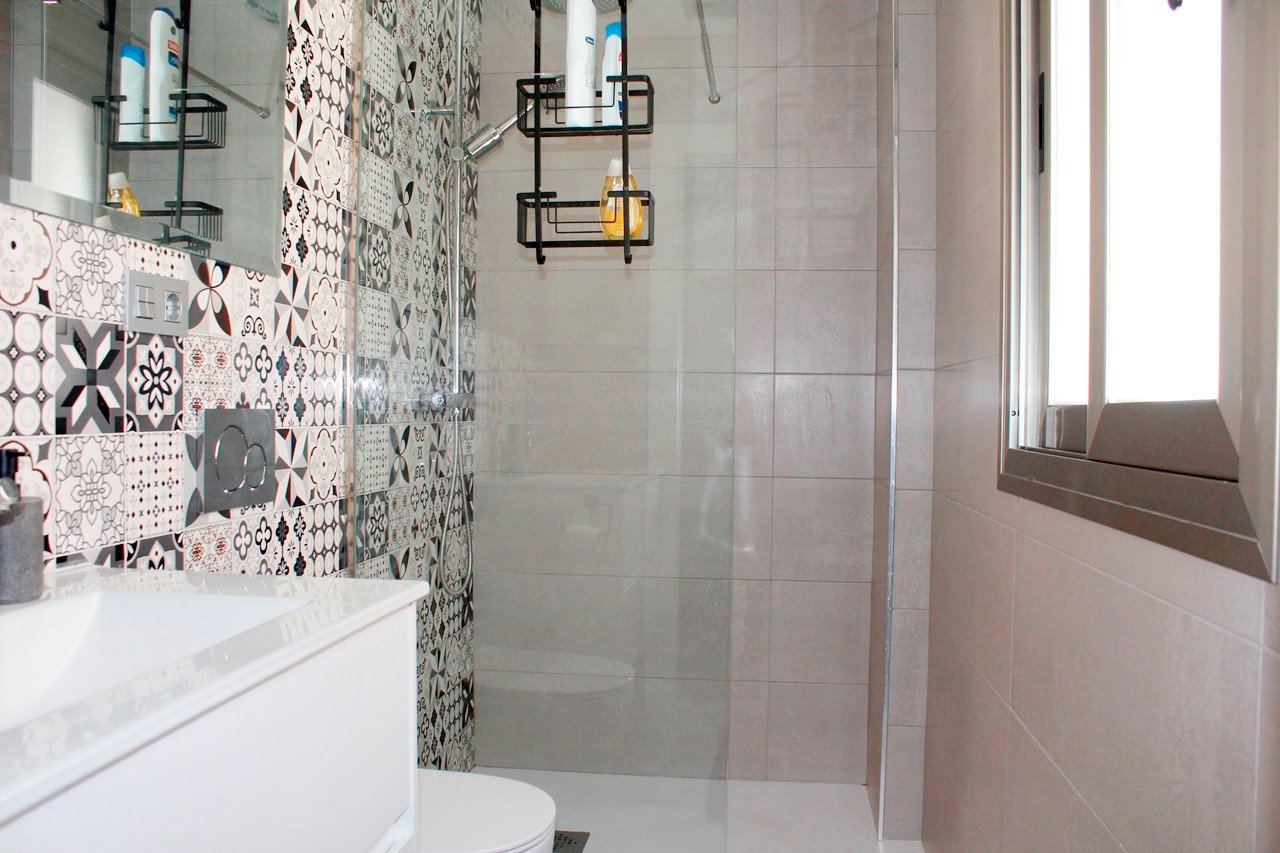  Schönes freistehendes Haus mit Südlage Villa mit 4 Schlafzimmern und 3 en-suite Bädern zu verkaufen. Diese voll ausgestattete Immobilie verfügt über 