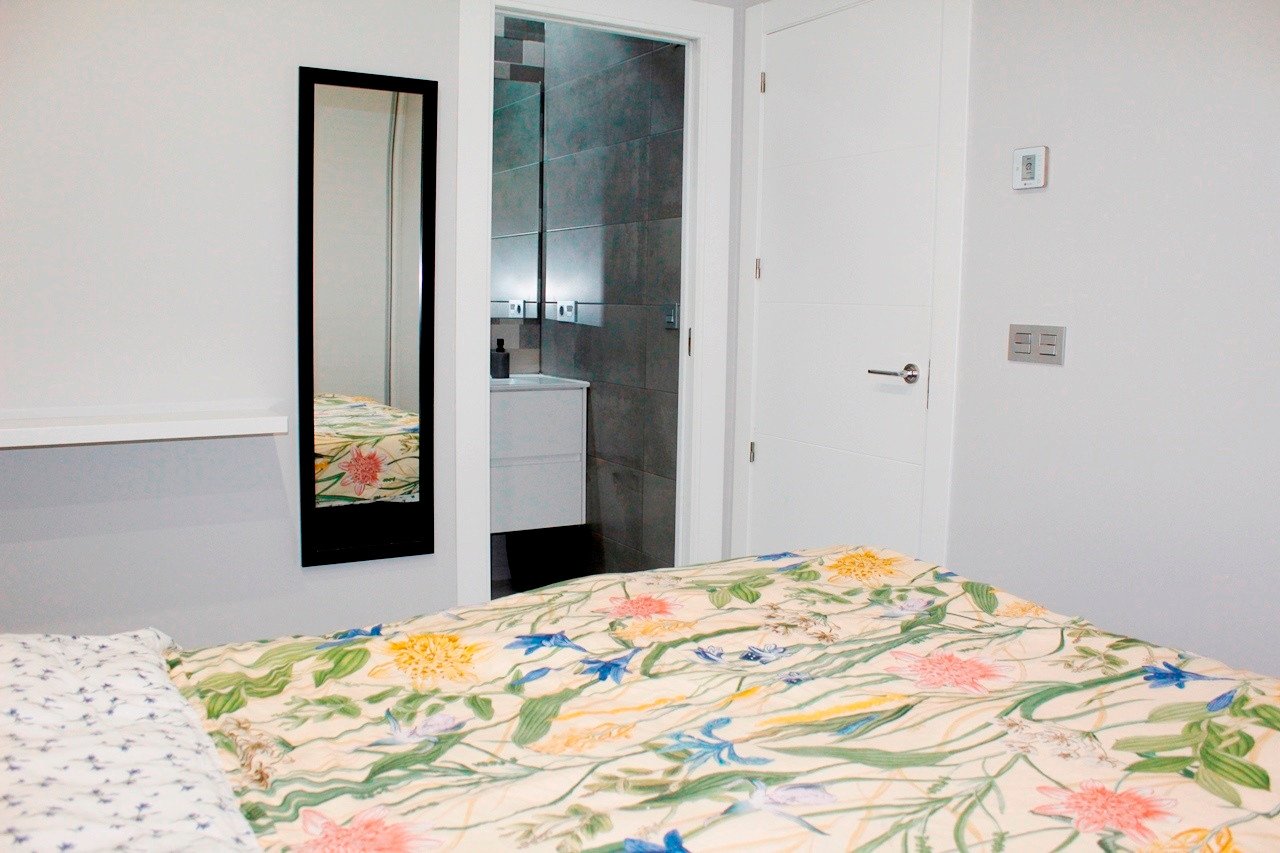  Schönes freistehendes Haus mit Südlage Villa mit 4 Schlafzimmern und 3 en-suite Bädern zu verkaufen. Diese voll ausgestattete Immobilie verfügt über 