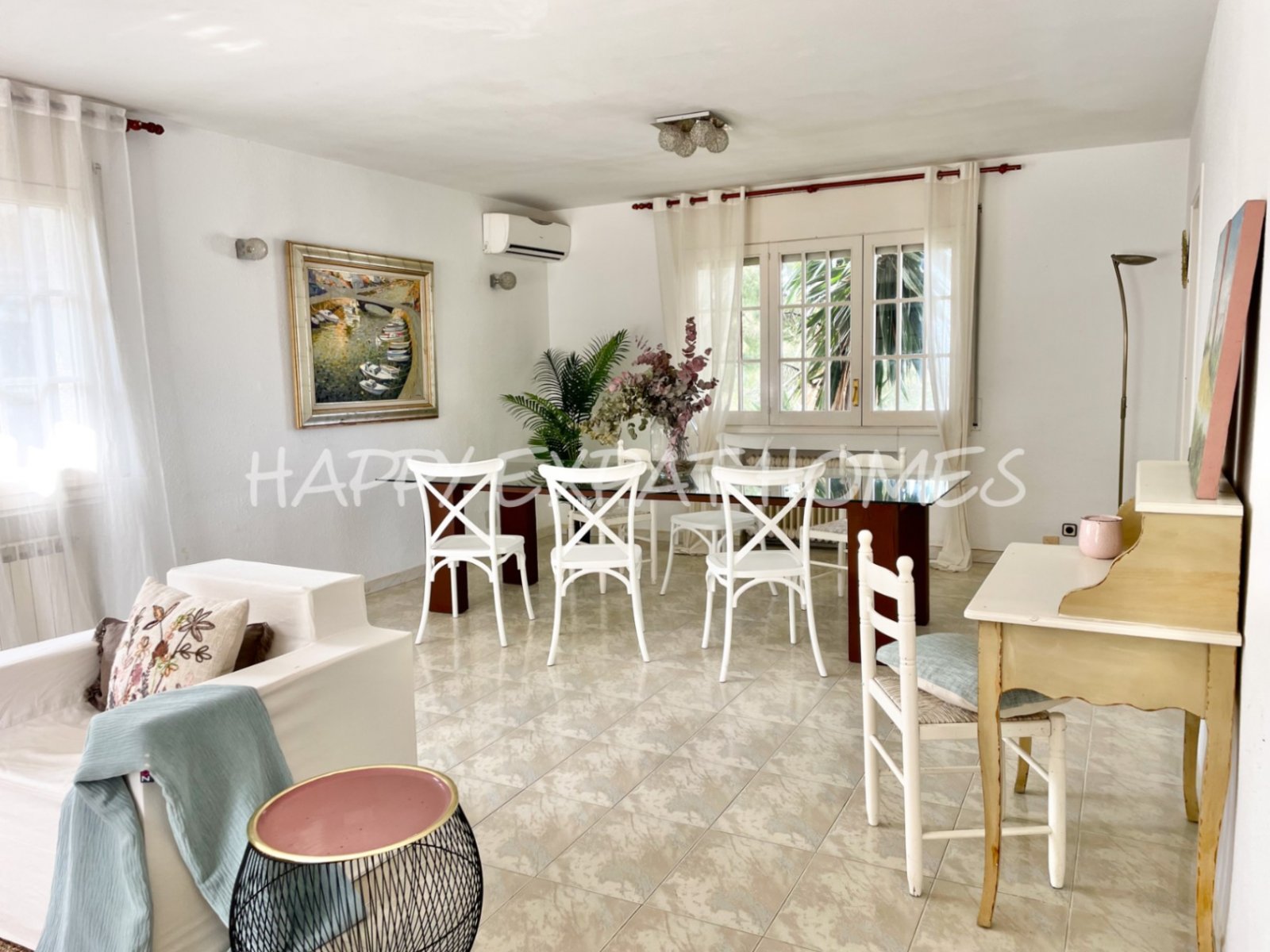 Unglaubliches Doppelhaus mit TOURISTISCHER LIZENZ und privatem Wald. Mit etwas Liebe und einigen Renovierungen hat diese Immobilie das Potenzial, eine