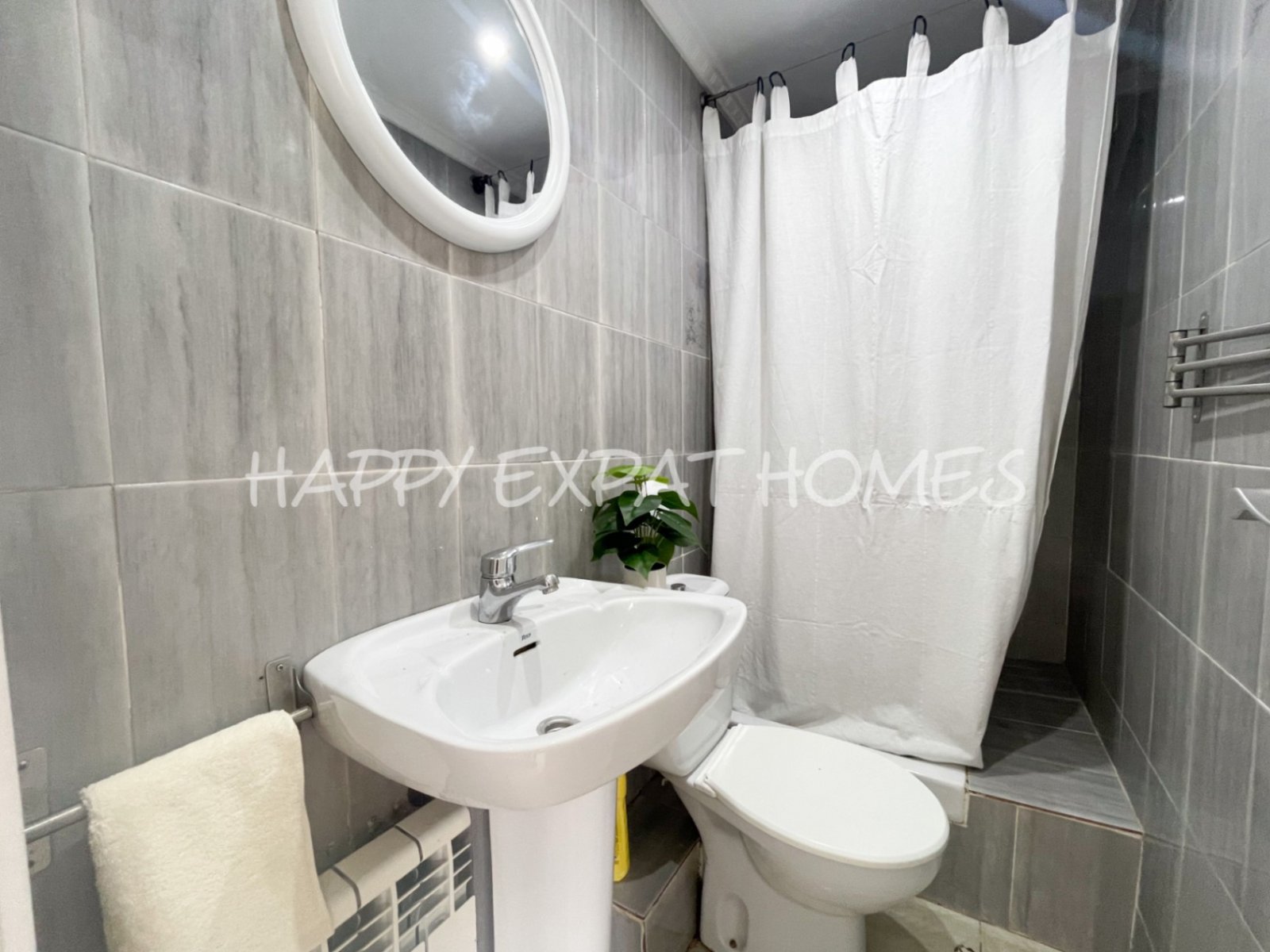 Unglaubliches Doppelhaus mit TOURISTISCHER LIZENZ und privatem Wald. Mit etwas Liebe und einigen Renovierungen hat diese Immobilie das Potenzial, eine