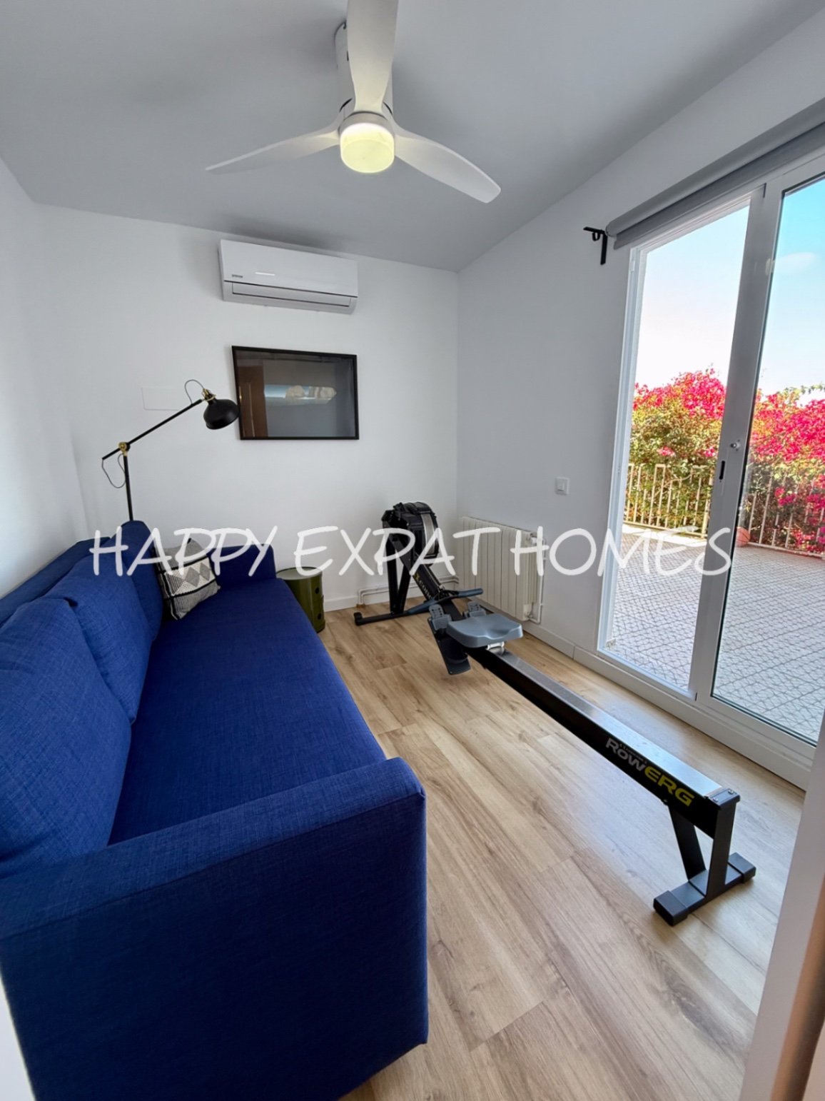 Diese wunderschöne Immobilie befindet sich in einem der beliebtesten Gebiete von Les Botigues de Sitges. Ihre atemberaubenden Meerblicke sind ohne Zwe