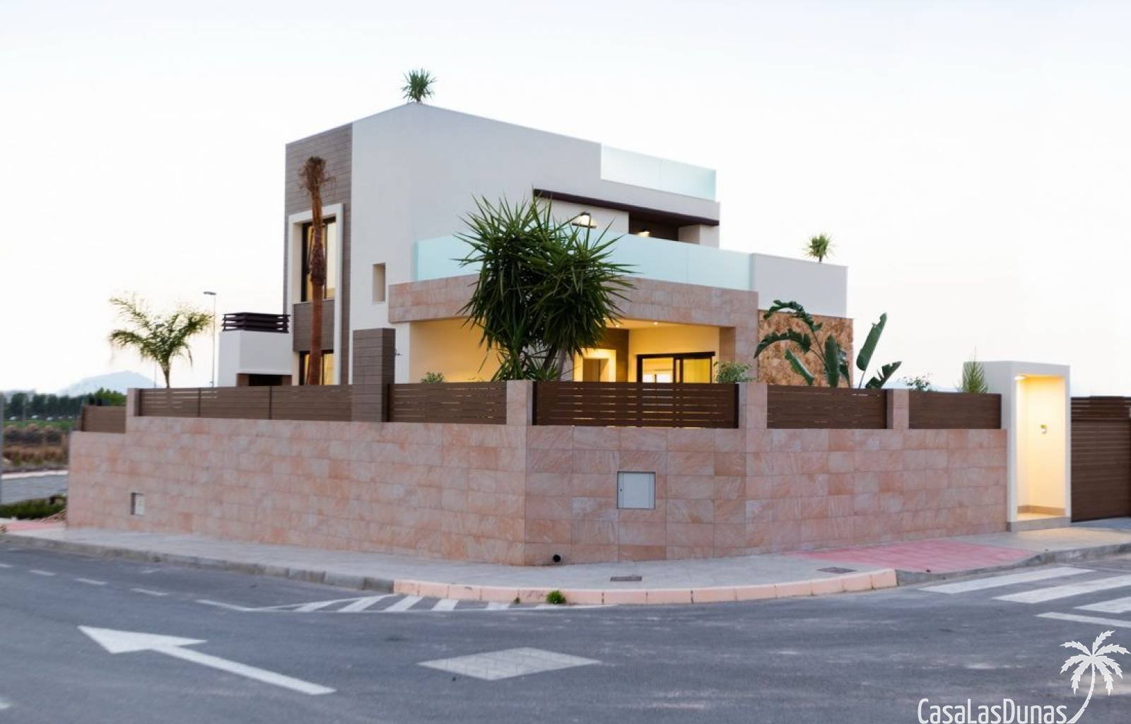  Dieses prächtige Projekt neuer Luxusvillen befindet sich im traditionellen Dorf Benijófar. Diese Villen verschiedener Modelle befinden sich auf einem