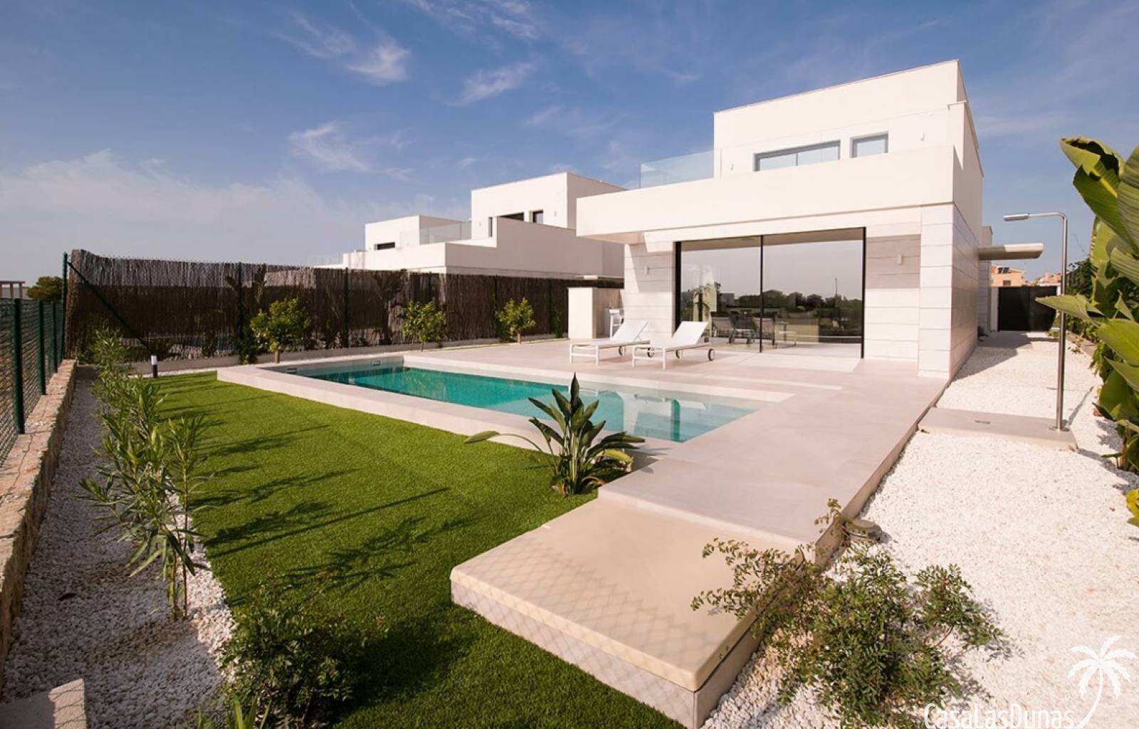 Los Montesinos:  Dieses Projekt wird auf Grundstücken mit einer durchschnittlichen Größe von 435 Quadratmetern gebaut und liegt 200 Meter von einem Supermarkt, Restau 