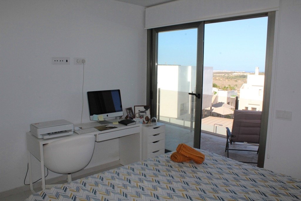  EXKLUSIV &quot;READY TO MOVE IN“ moderne und stilvolle 3-Bett, 3 en-suite Badezimmer VOLL MÖBELIERTE VILLA, in der ruhigen Lage von SAN MIGUEL DE SAL