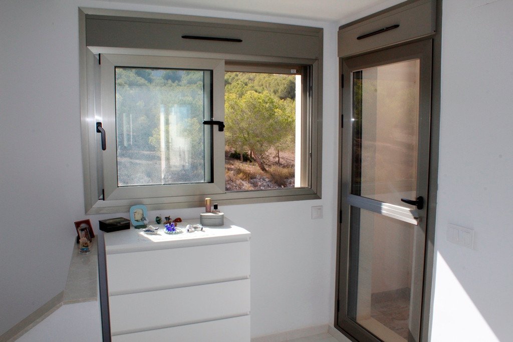  EXKLUSIV &quot;READY TO MOVE IN“ moderne und stilvolle 3-Bett, 3 en-suite Badezimmer VOLL MÖBELIERTE VILLA, in der ruhigen Lage von SAN MIGUEL DE SAL