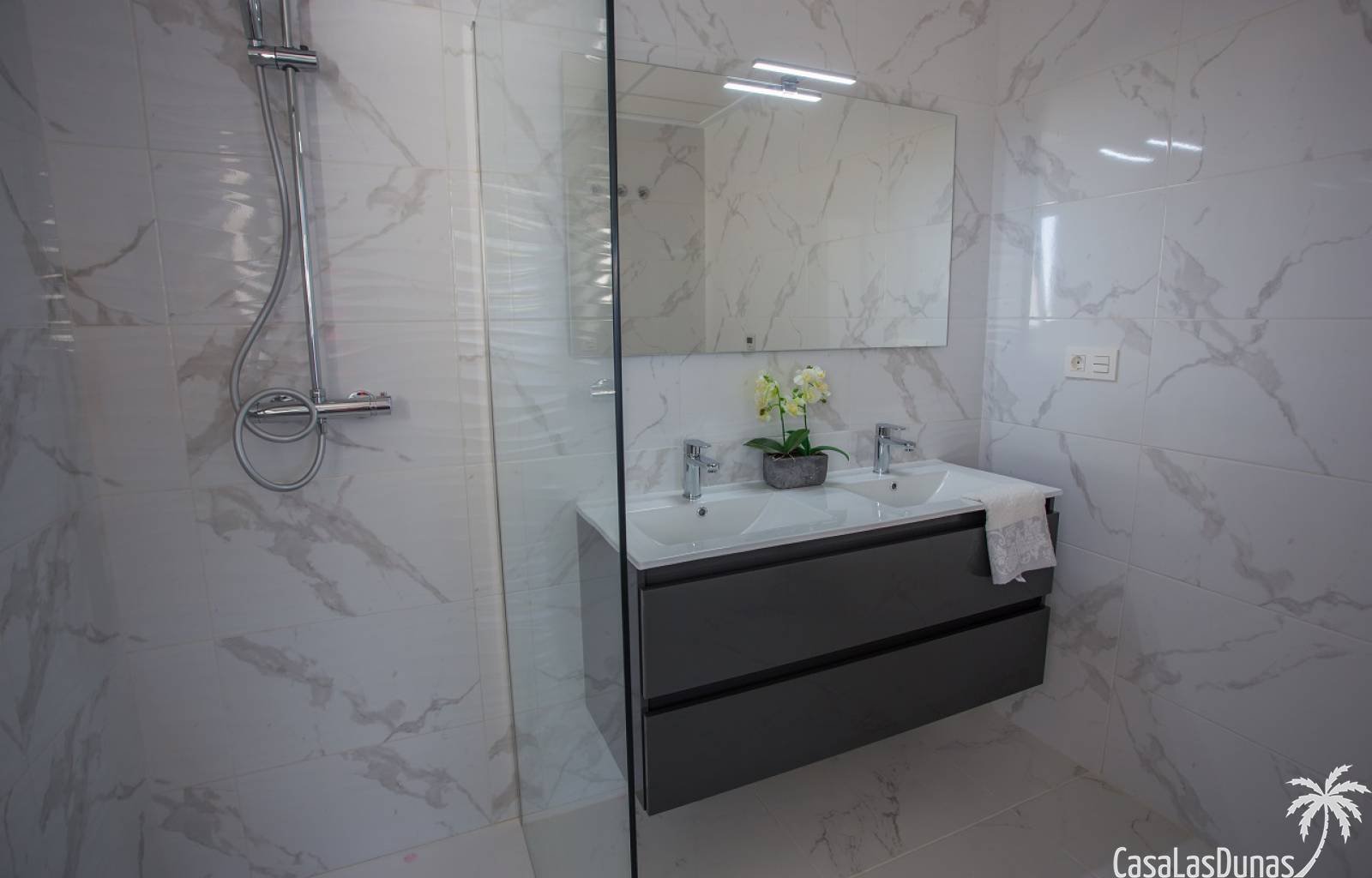  Modernes Projekt mit 56 individuellen Villen, verteilt auf drei Etagen, steht jetzt zum Verkauf! Diese eleganten Villen mit Blick auf die Lagune werd