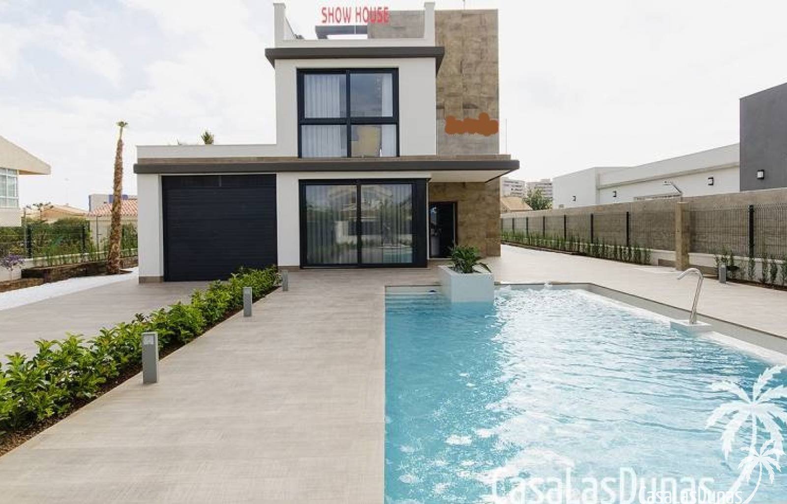  Eine Traumvilla in Traumlage! So viel Platz drinnen und draußen wird Sie überraschen. In diesem exklusiven Wohnprojekt mit großen, strandnahen Grunds