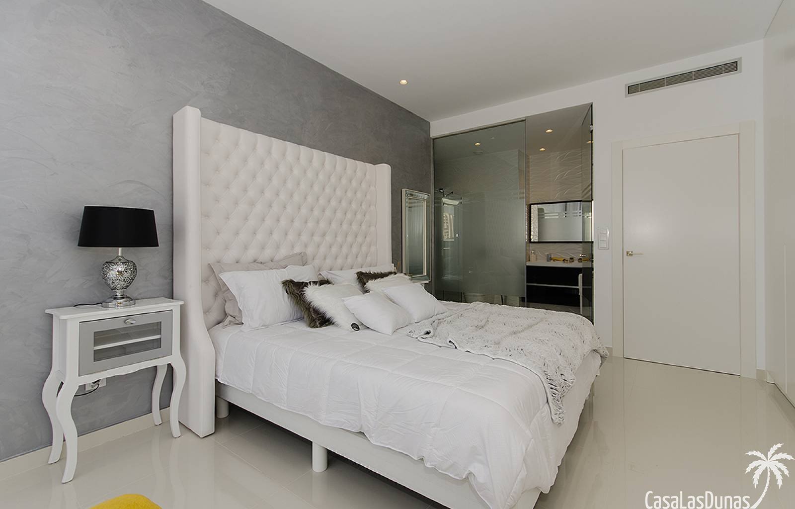  Eine Traumvilla in Traumlage! So viel Platz drinnen und draußen wird Sie überraschen. In diesem exklusiven Wohnprojekt mit großen, strandnahen Grunds