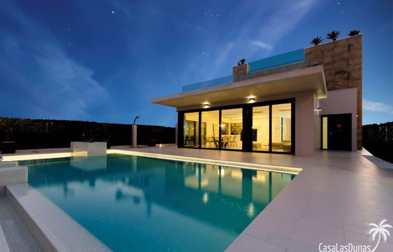 Orihuela Costa:  Eine Traumvilla in Traumlage! So viel Platz drinnen und draußen wird Sie überraschen. In diesem exklusiven Wohnprojekt mit großen, strandnahen Grunds 