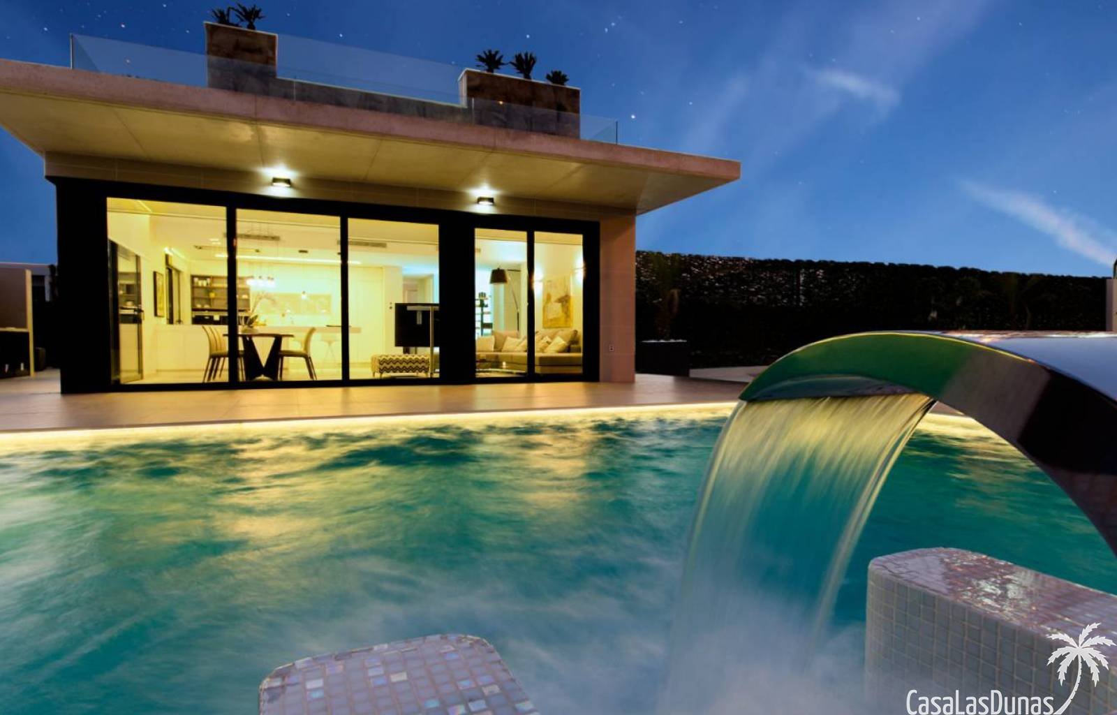 San Miguel de Salinas:  Schöne Villa in der Urbanisation Buehills in San Miguel de Salinas. In der Nähe des Golfplatzes Colinas de Campoamor. Diese Luxusvilla hat eine Gesam 